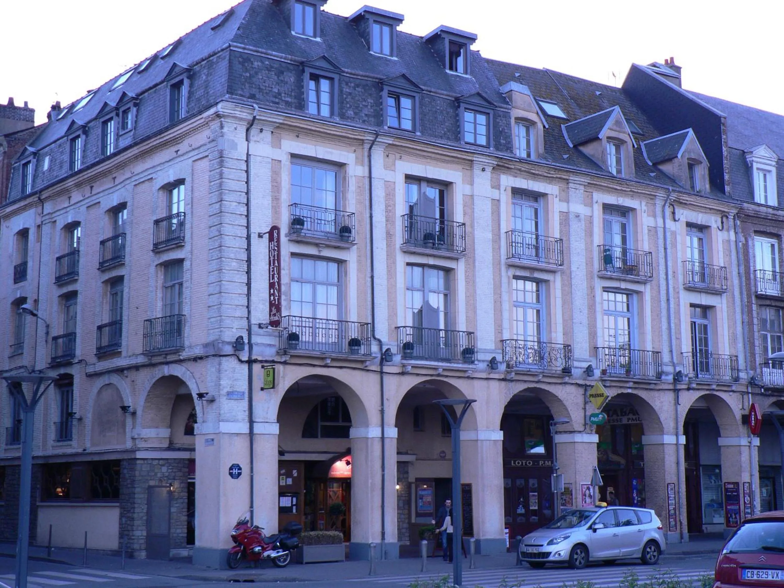 LOGIS Hôtel & Restaurant - Les Arcades