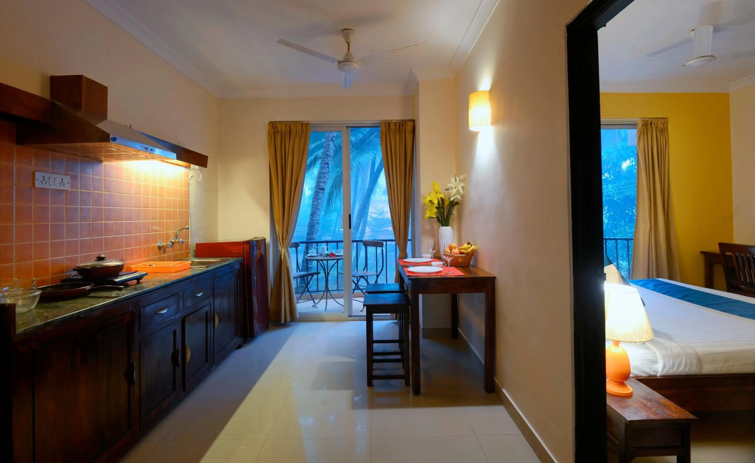 Kitchen or kitchenette, Bed in TreeHouse Blue Hotel & Serviced Apartments