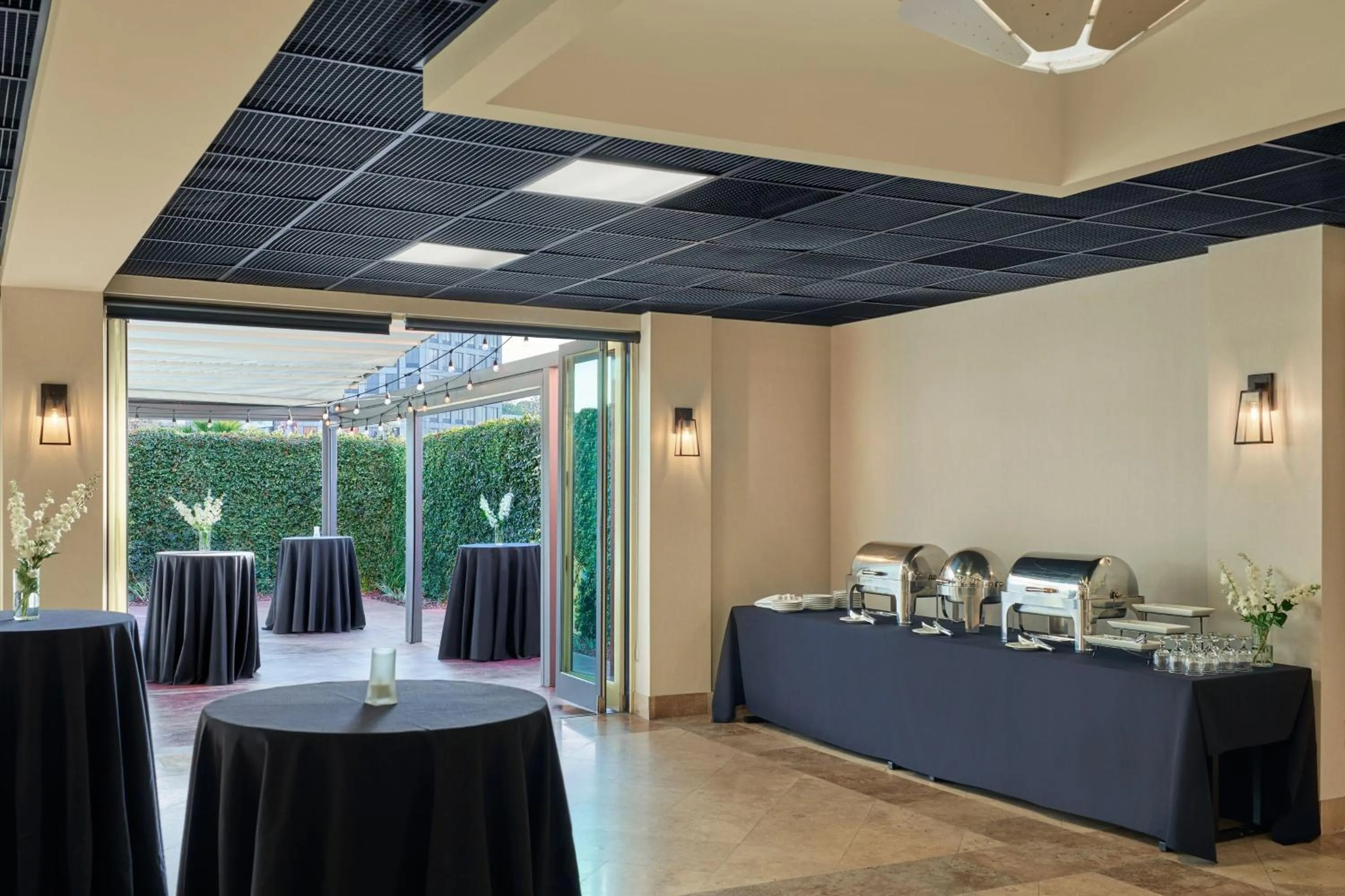 Meeting/conference room in Courtyard Culver City Los Angeles