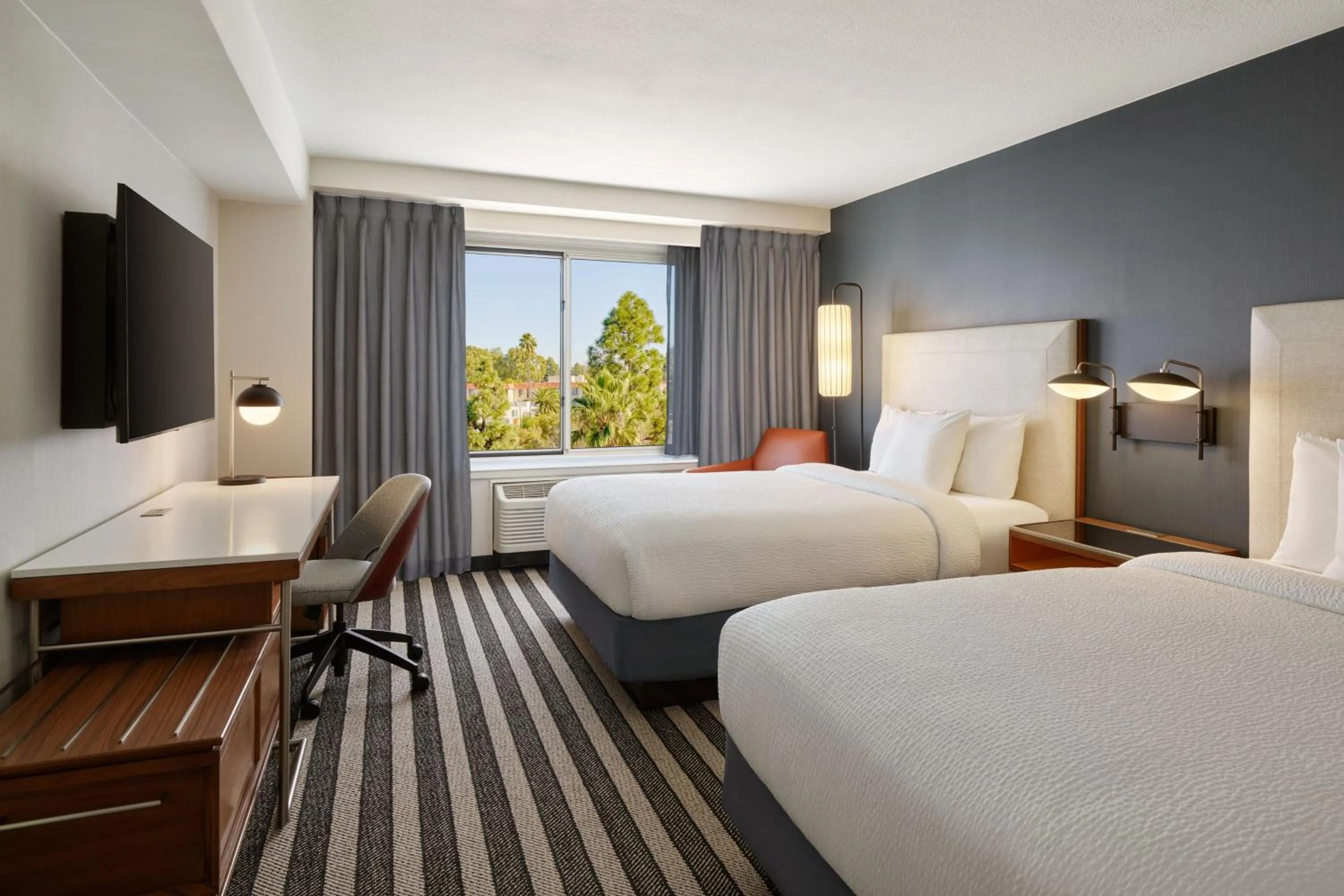 Photo of the whole room, Bed in Courtyard Culver City Los Angeles