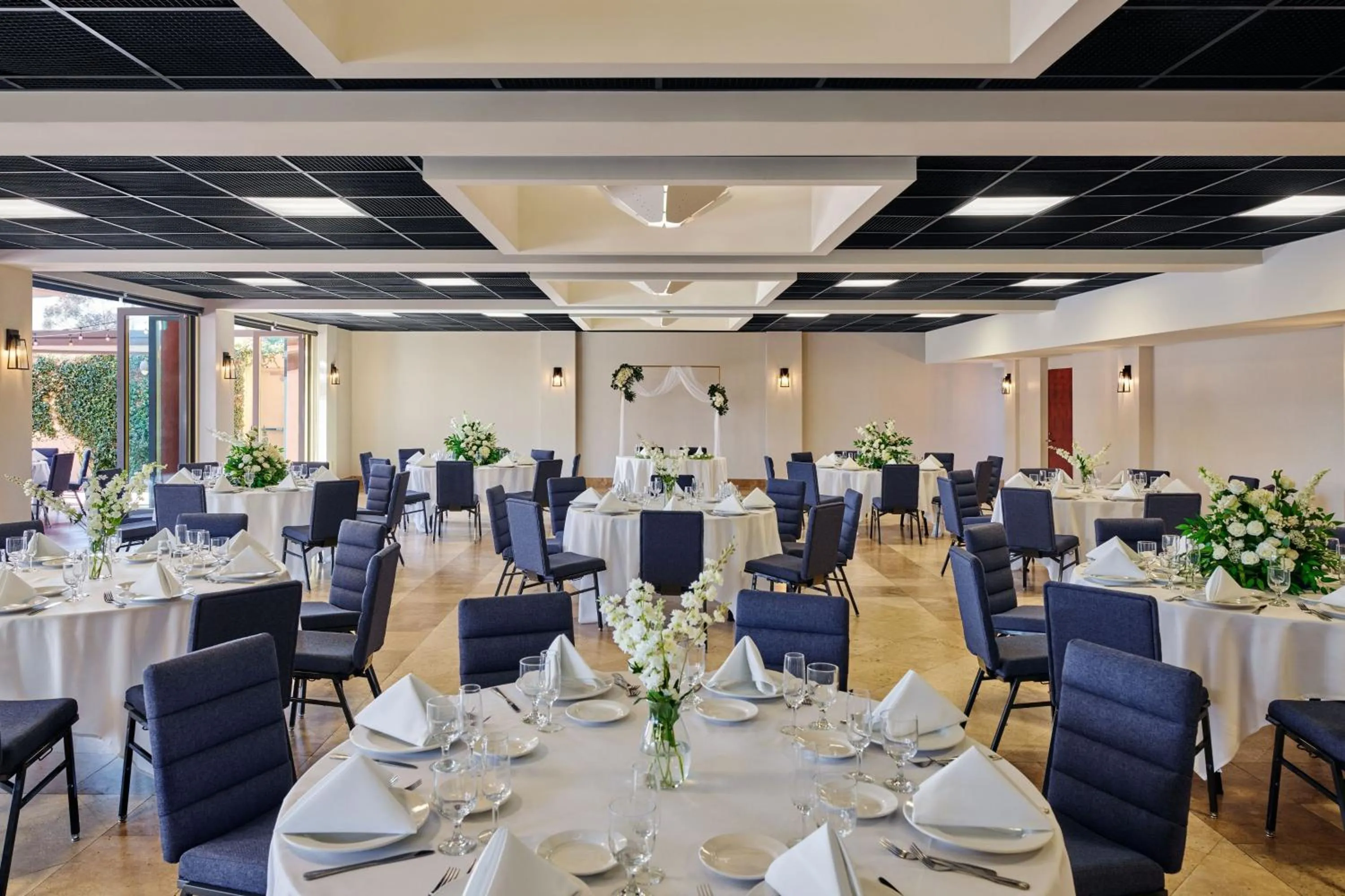 Banquet/Function facilities in Courtyard Culver City Los Angeles