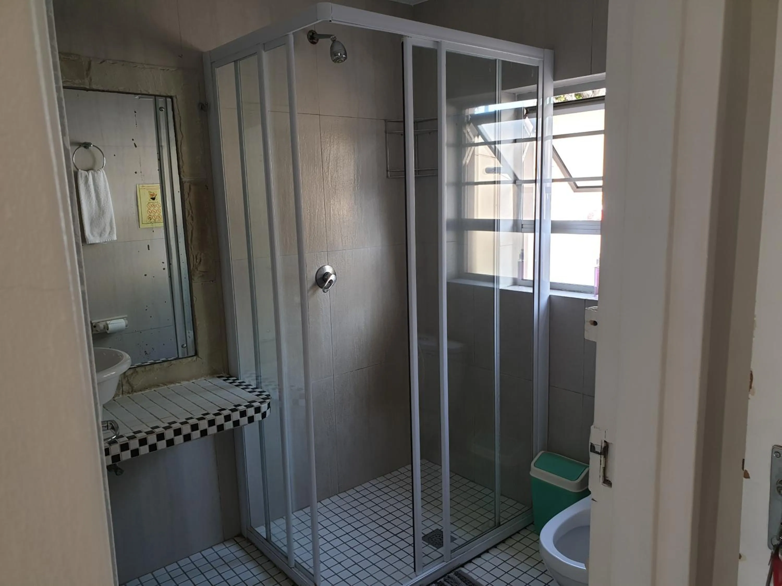 Bathroom in Amakaya Backpackers Travellers Accommodation