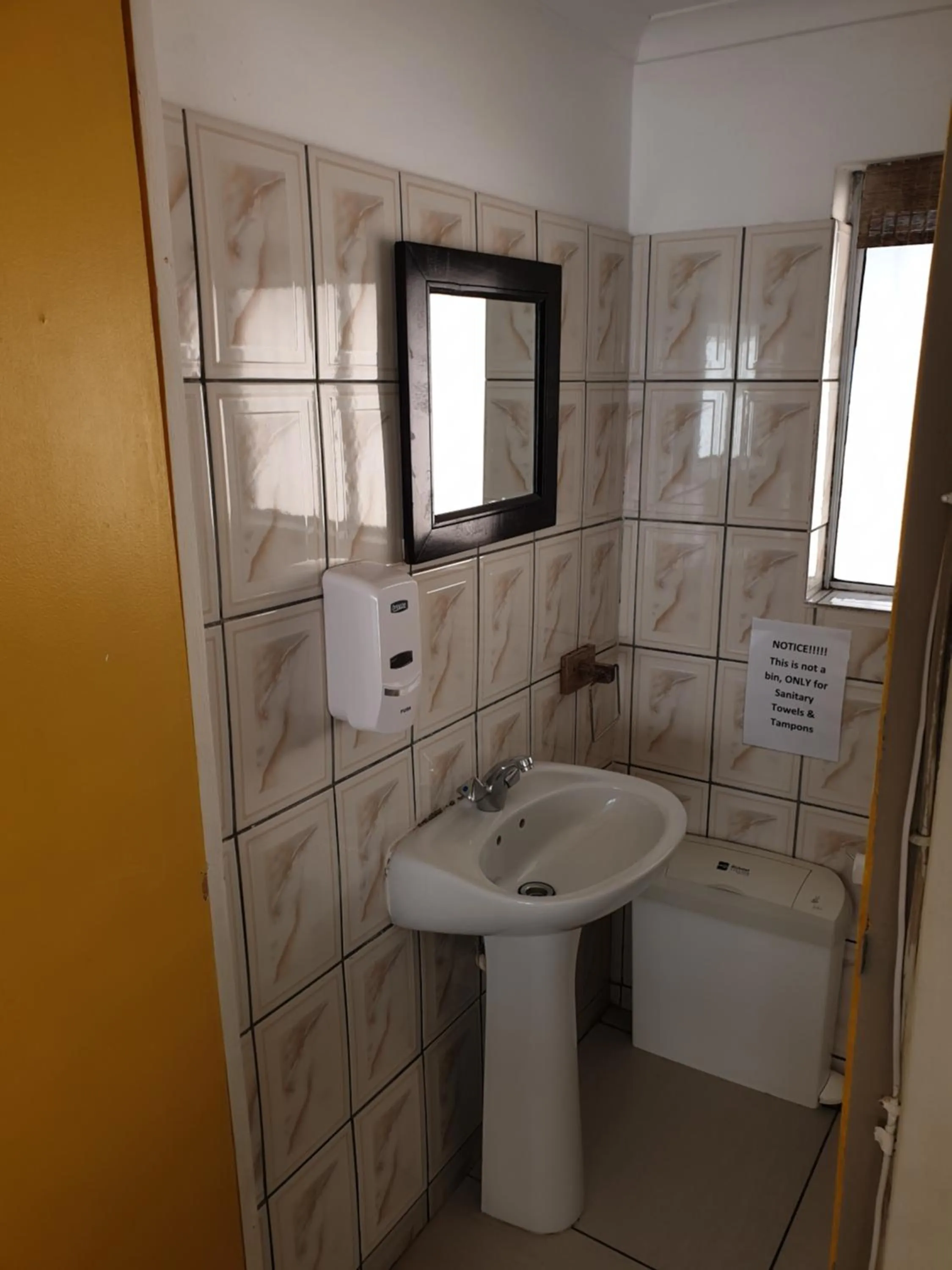 Bathroom in Amakaya Backpackers Travellers Accommodation