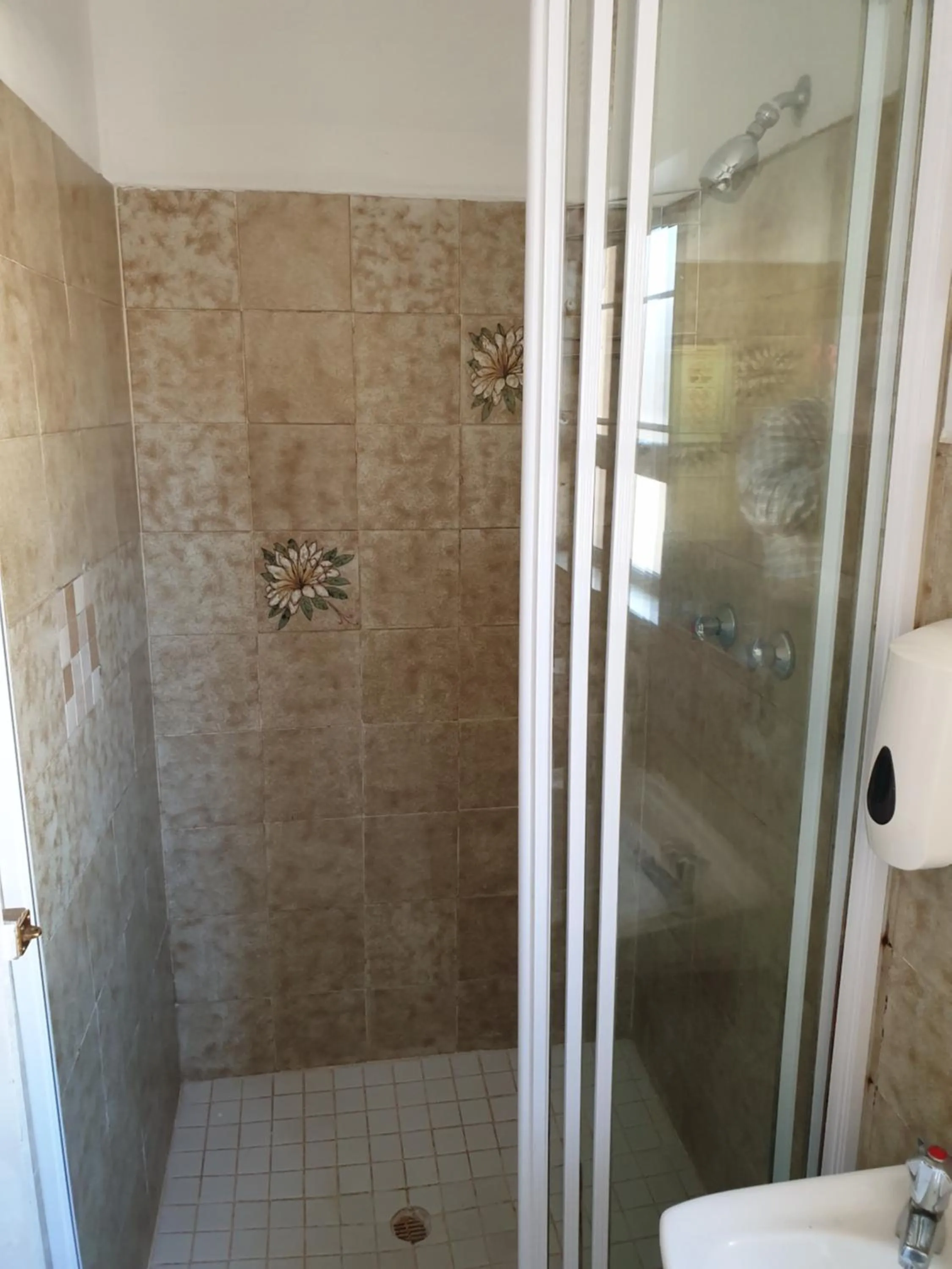 Bathroom in Amakaya Backpackers Travellers Accommodation