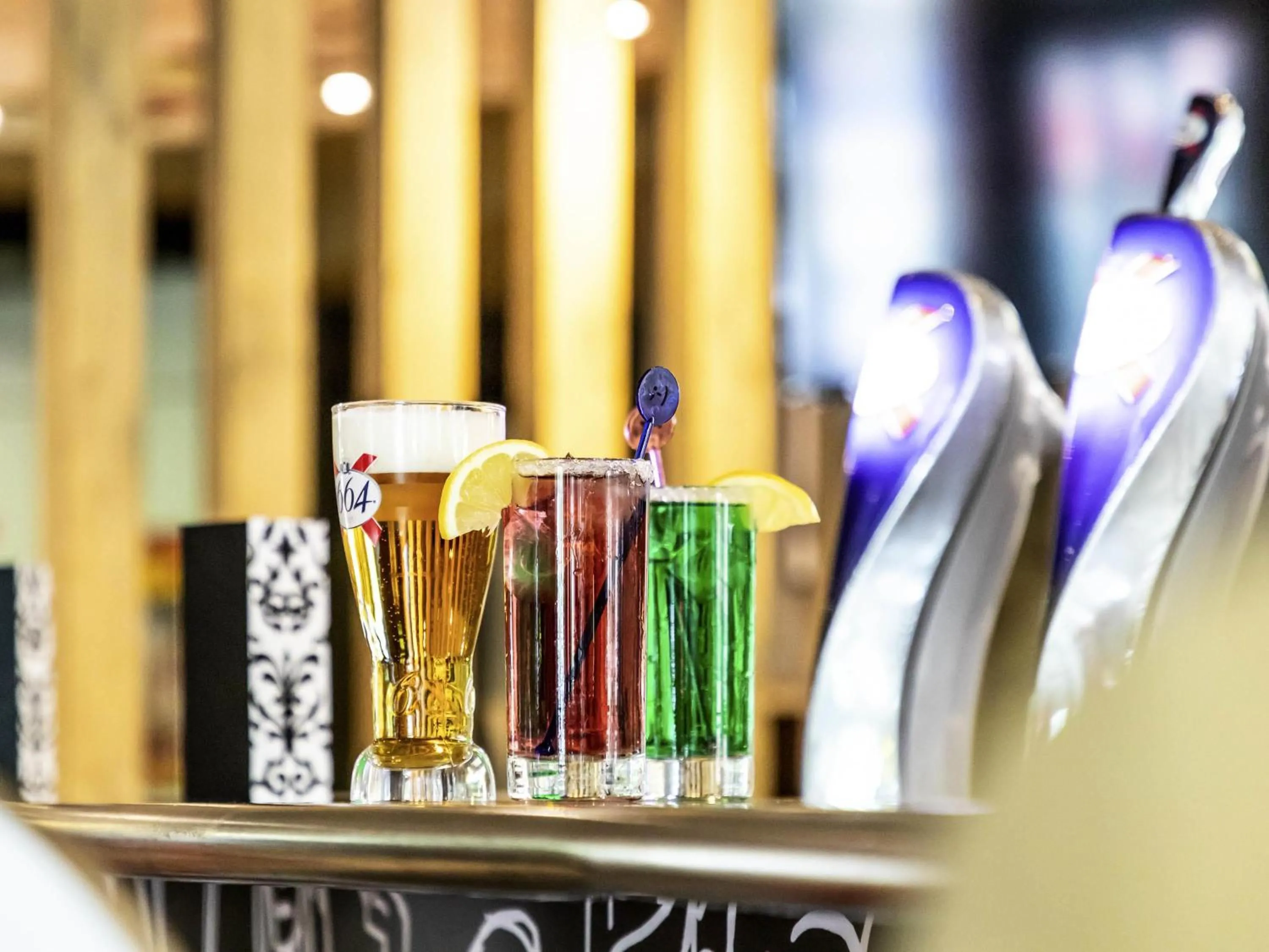 Lounge or bar in Ibis Bourges Centre, Hôtel Restaurant