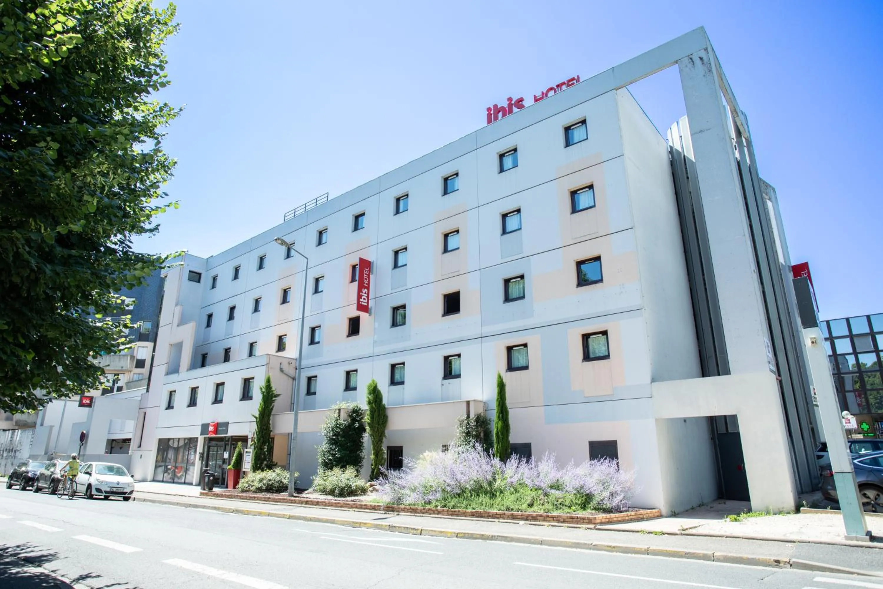 Property building in Ibis Bourges Centre, Hôtel Restaurant