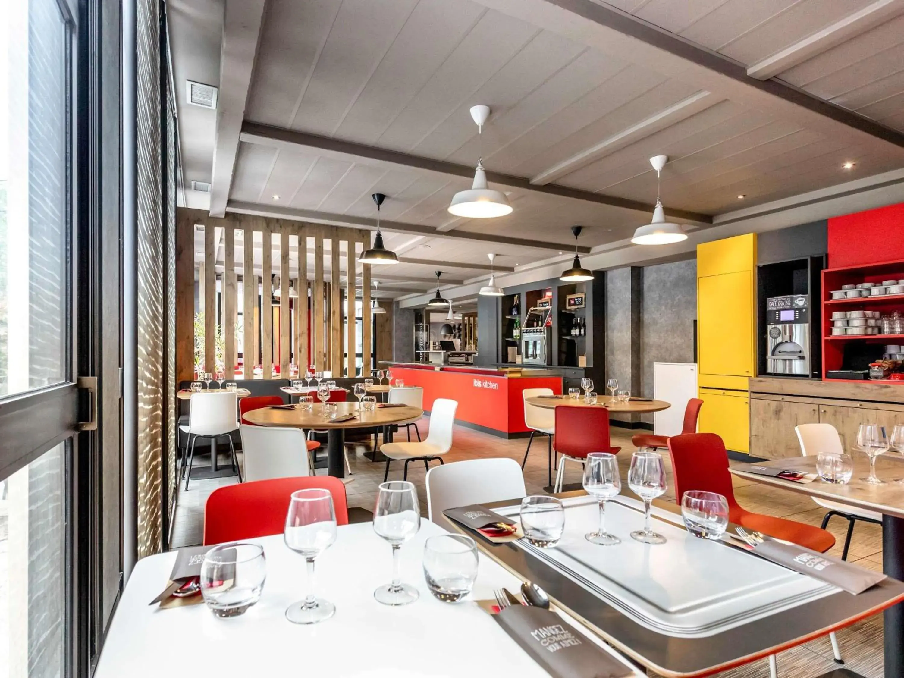 Property building in Ibis Bourges Centre, Hôtel Restaurant Property building in Ibis Bourges Centre, Hôtel Restaurant