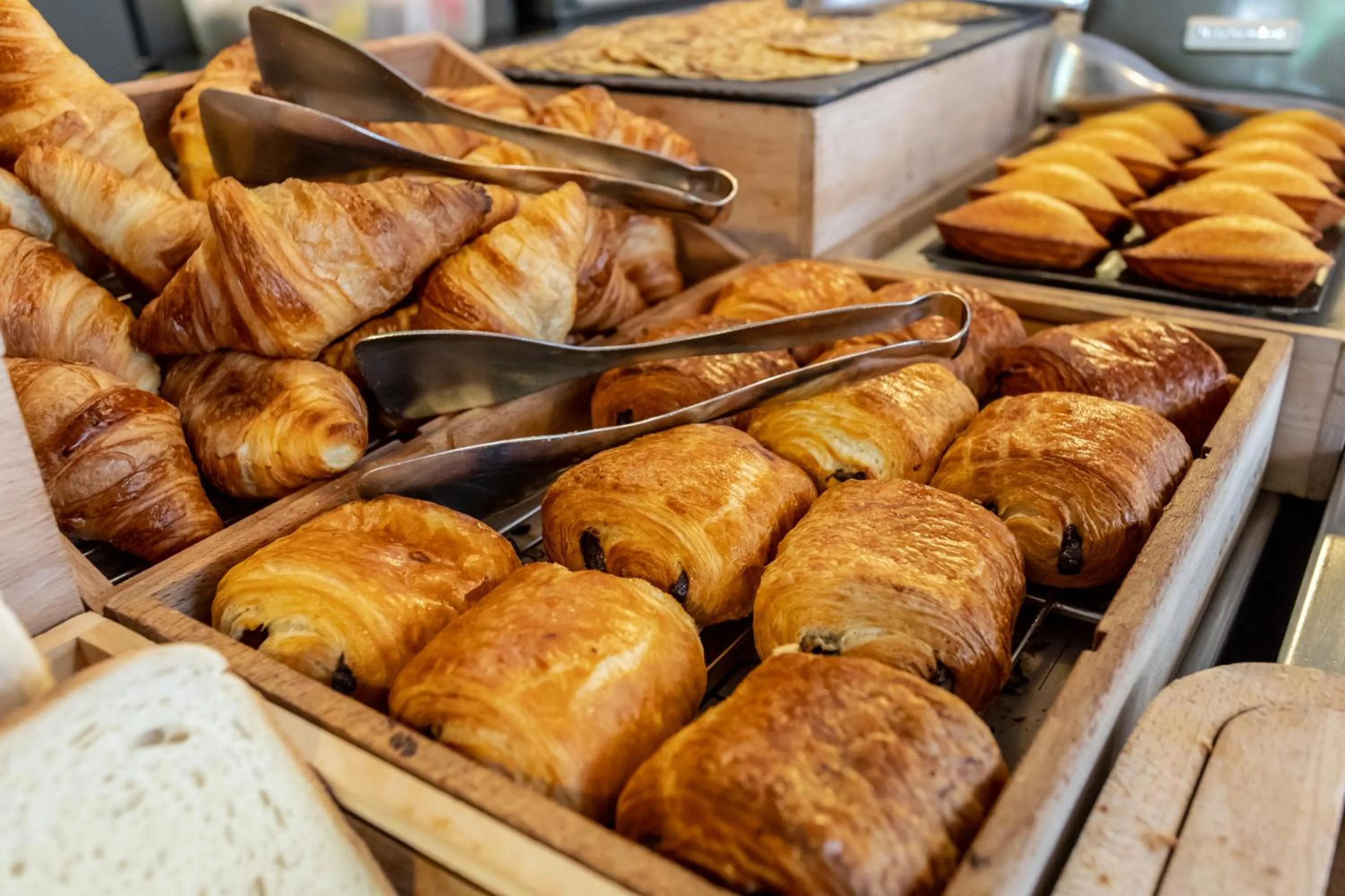 Breakfast in Ibis Bourges Centre, Hôtel Restaurant