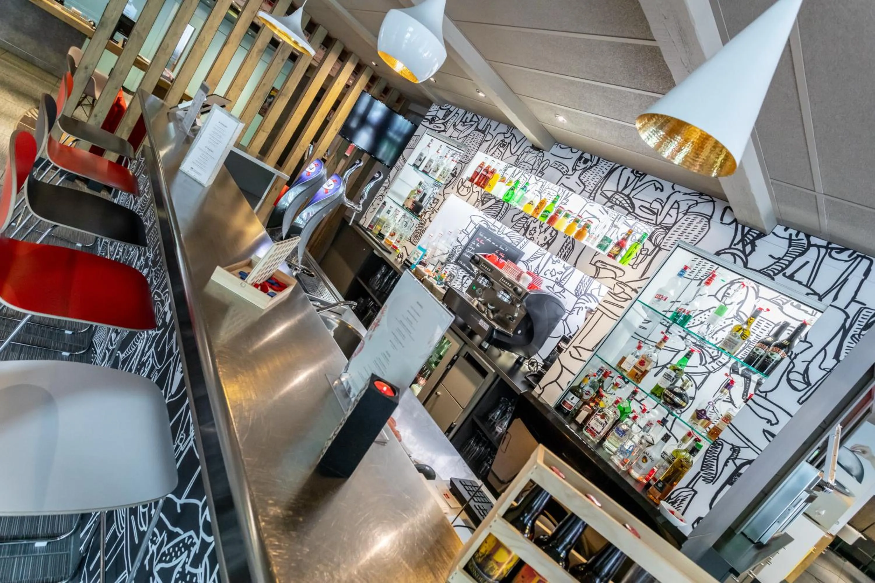 Lobby or reception in Ibis Bourges Centre, Hôtel Restaurant