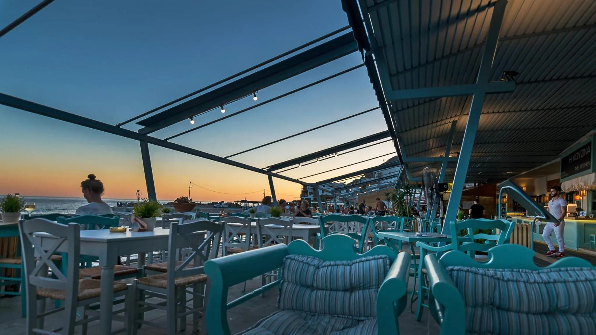 Restaurant/places to eat in Livikon by the Sea