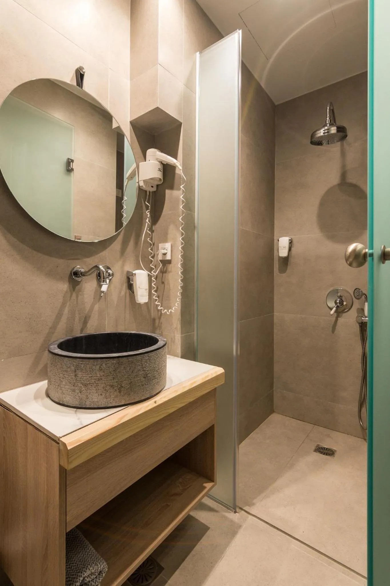 Shower in Livikon by the Sea