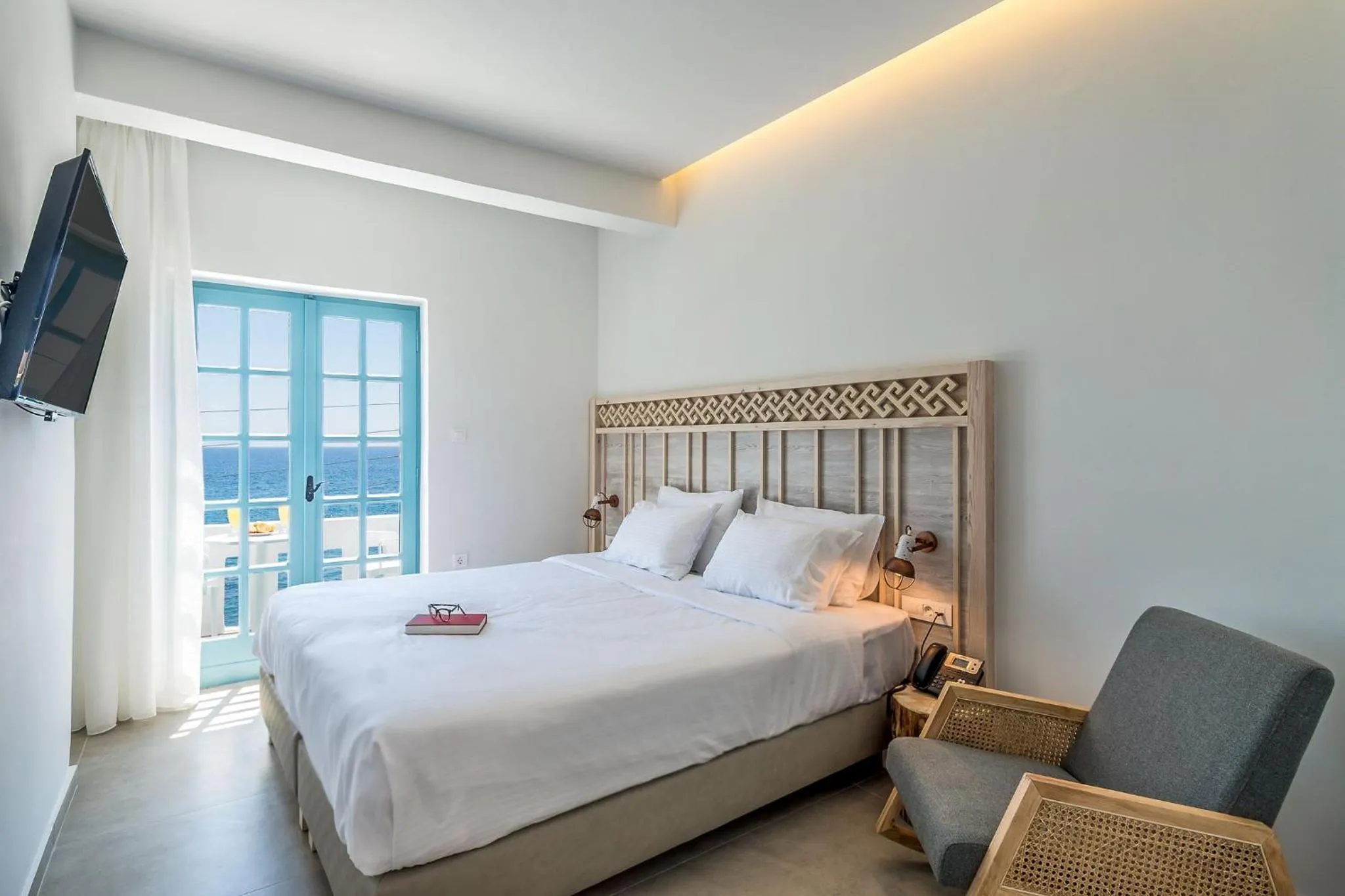 Bed in Livikon by the Sea