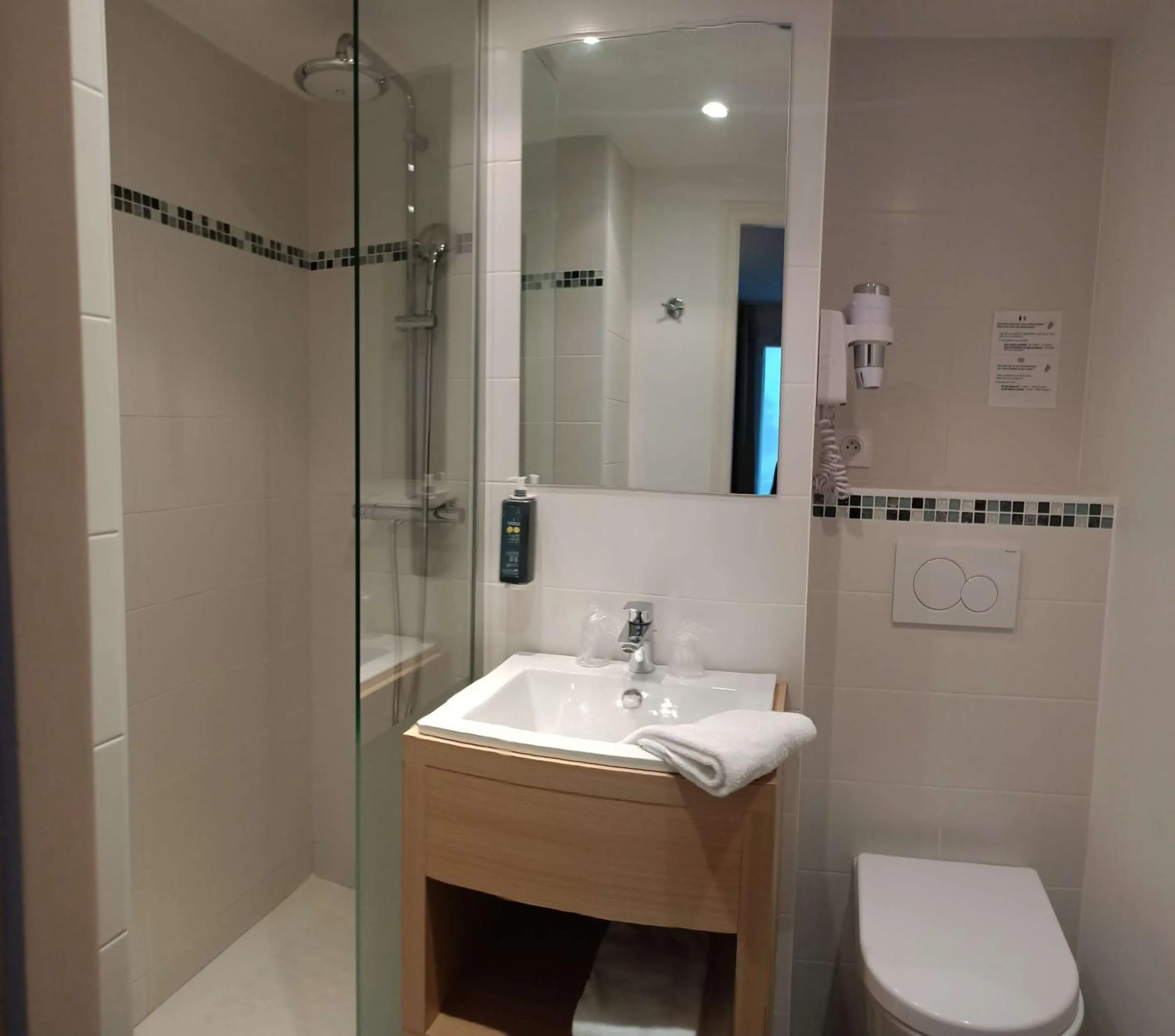 Bathroom in Brit Hotel Les Alizes