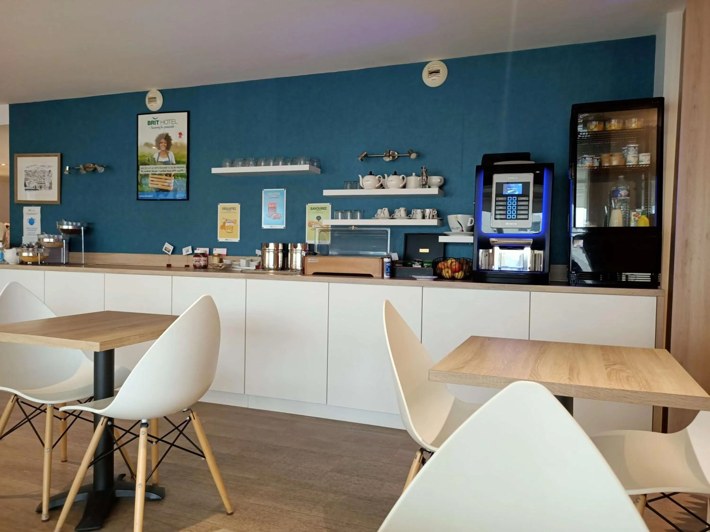 Breakfast in Brit Hotel Les Alizes