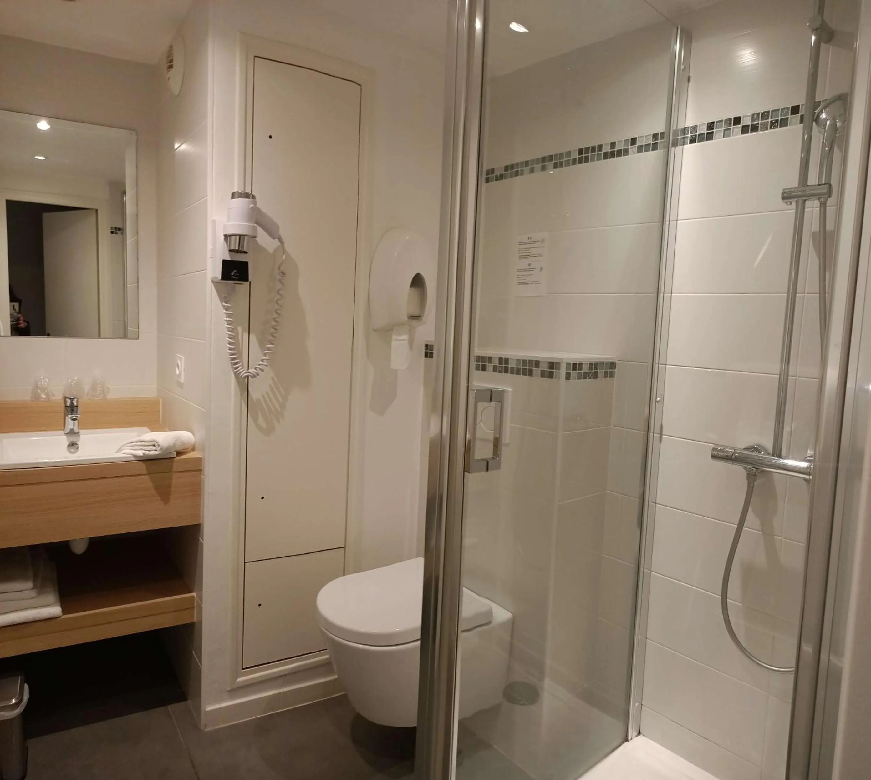 Bathroom in Brit Hotel Les Alizes