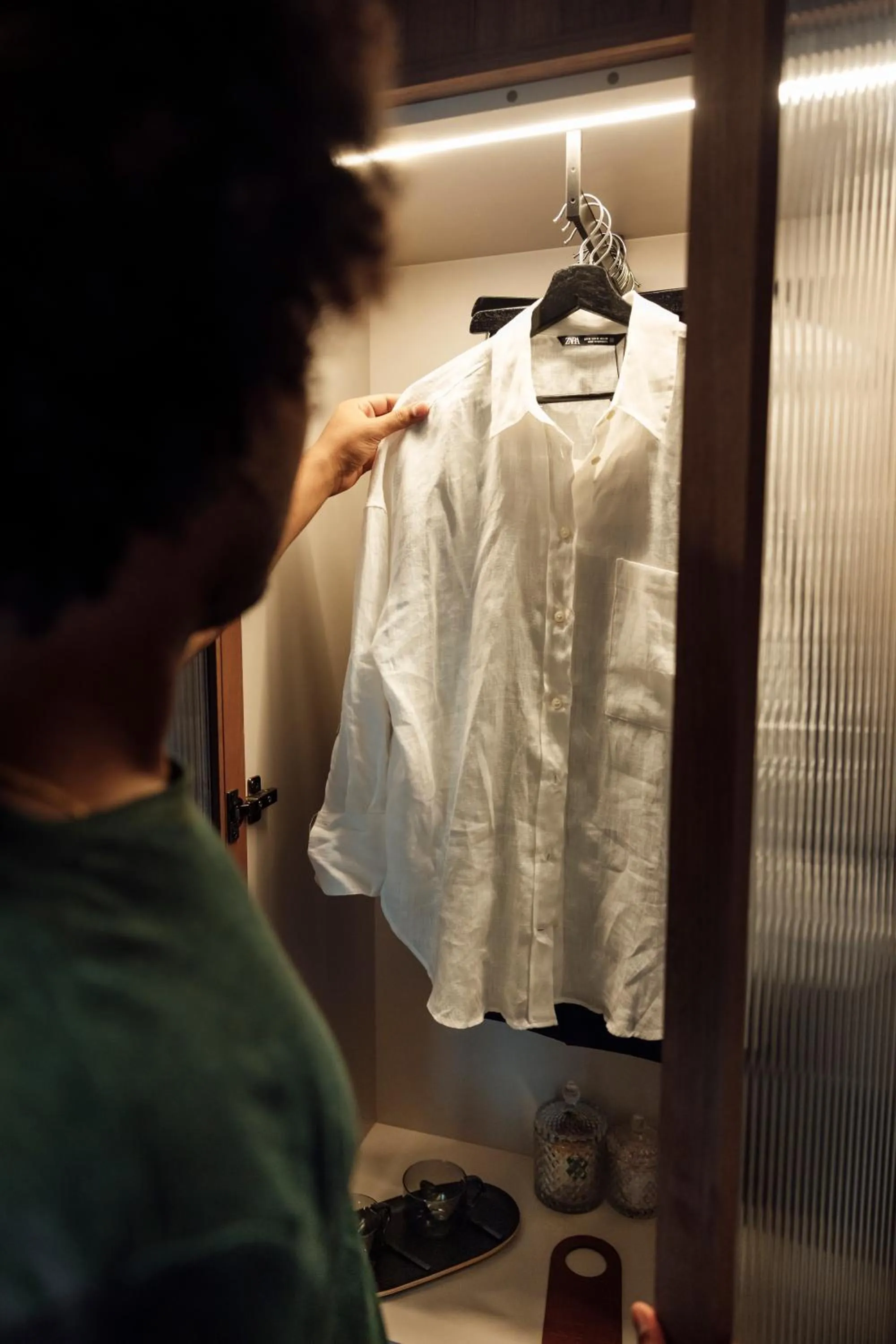 wardrobe in Room Mate Oliveira - City Centre, Valencia
