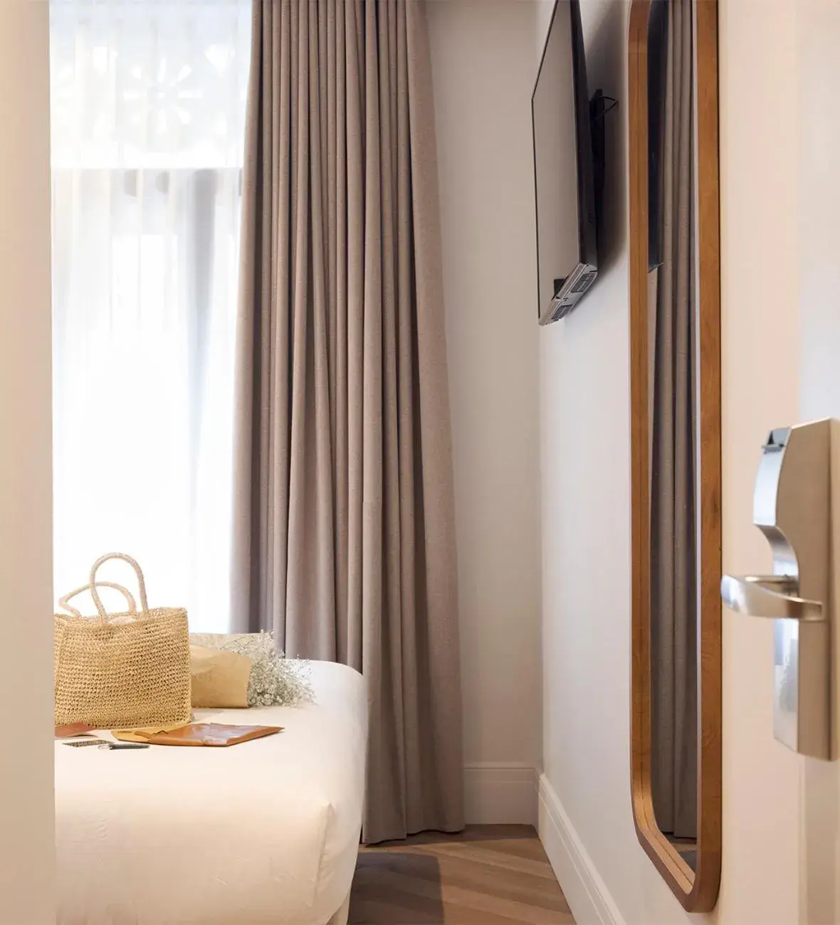 Double or Twin Room in Room Mate Oliveira - City Centre, Valencia Double or Twin Room in Room Mate Oliveira - City Centre, Valencia