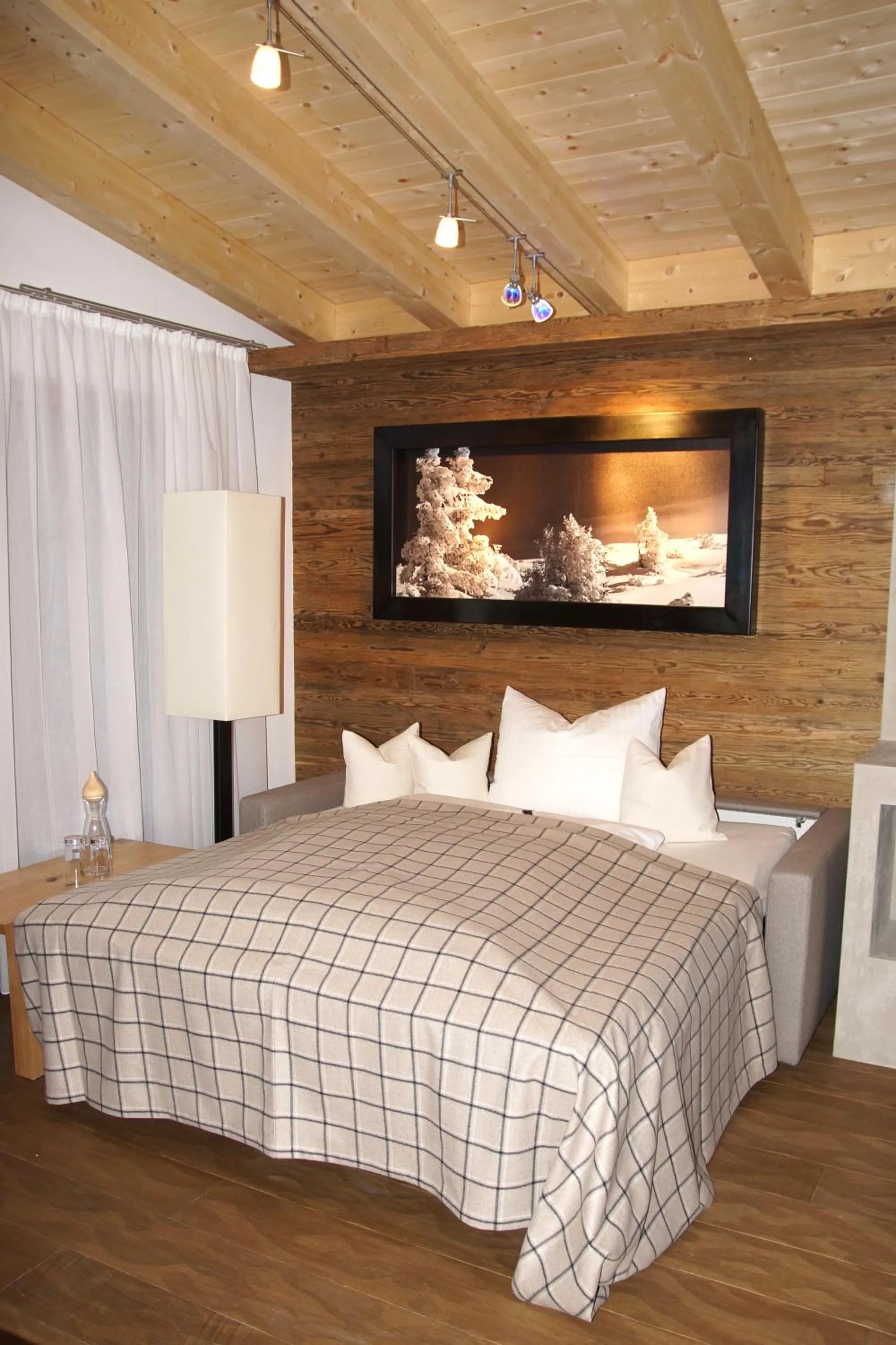 Living room, Bed in PETE Alpine Boutique Hotel - klein und fein - Private SPA Suiten und Zimmer