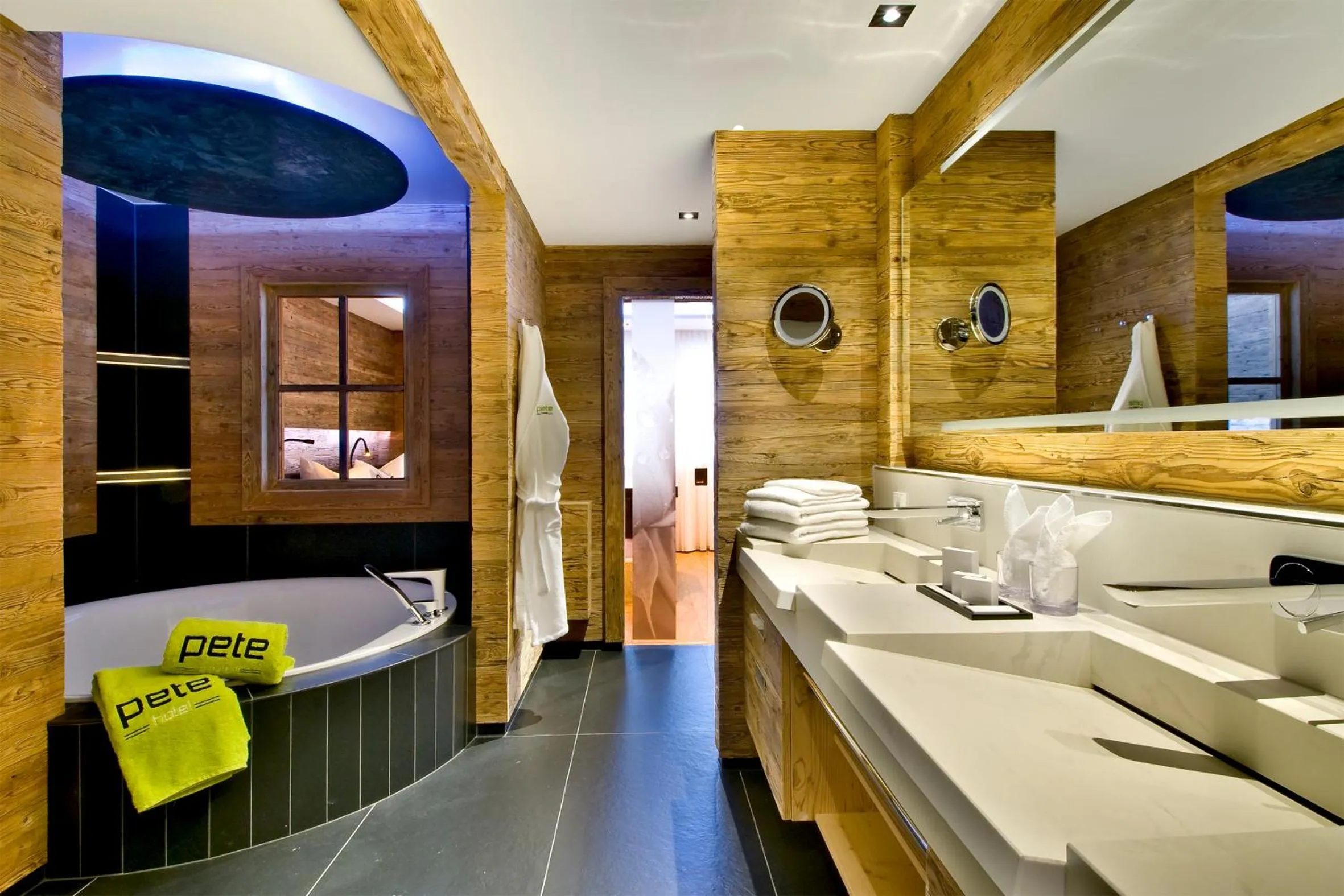 Sauna, Bed in PETE Alpine Boutique Hotel - klein und fein - Private SPA Suiten und Zimmer
