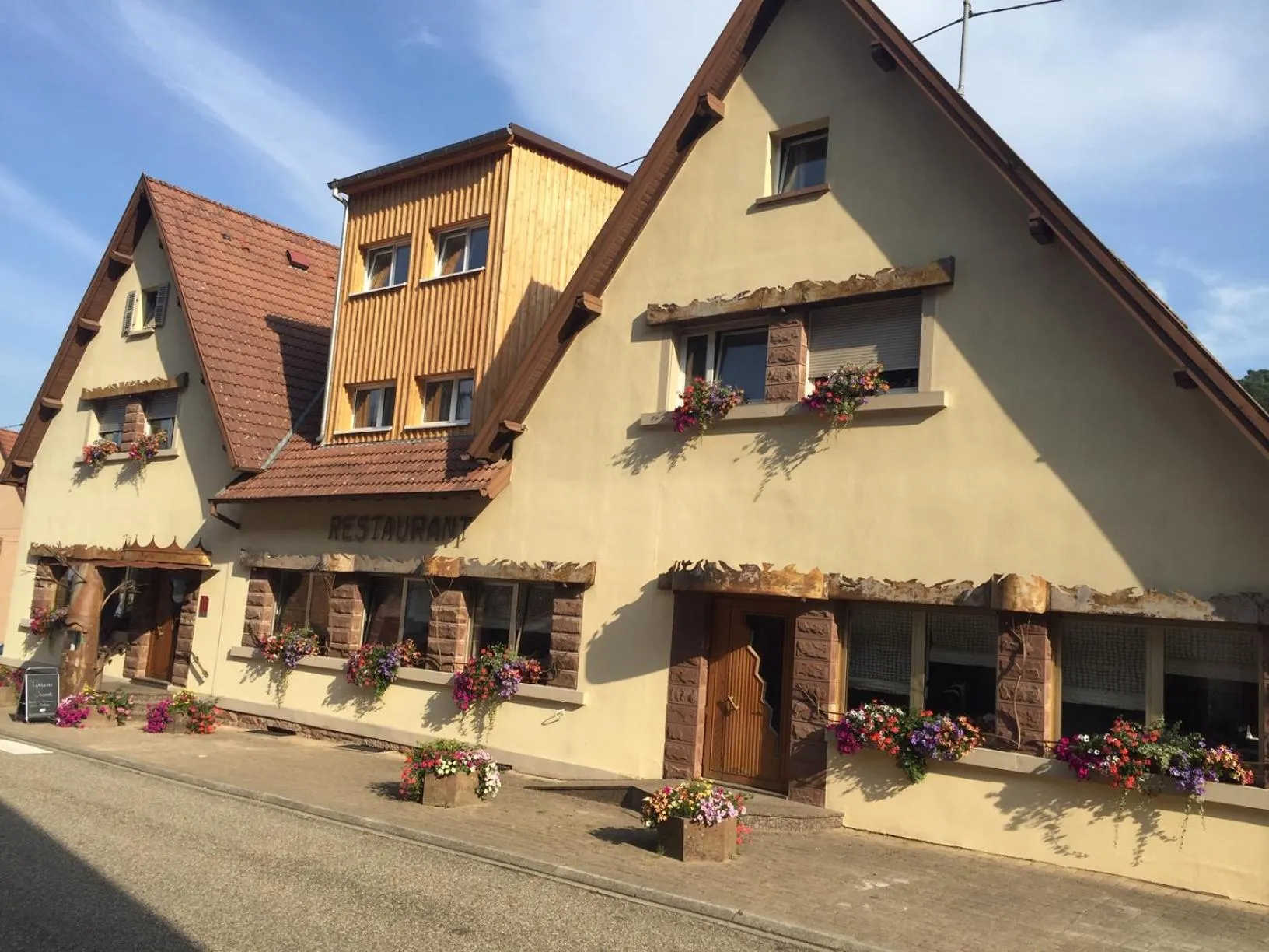 Property building in Hôtel Restaurant La Couronne by K