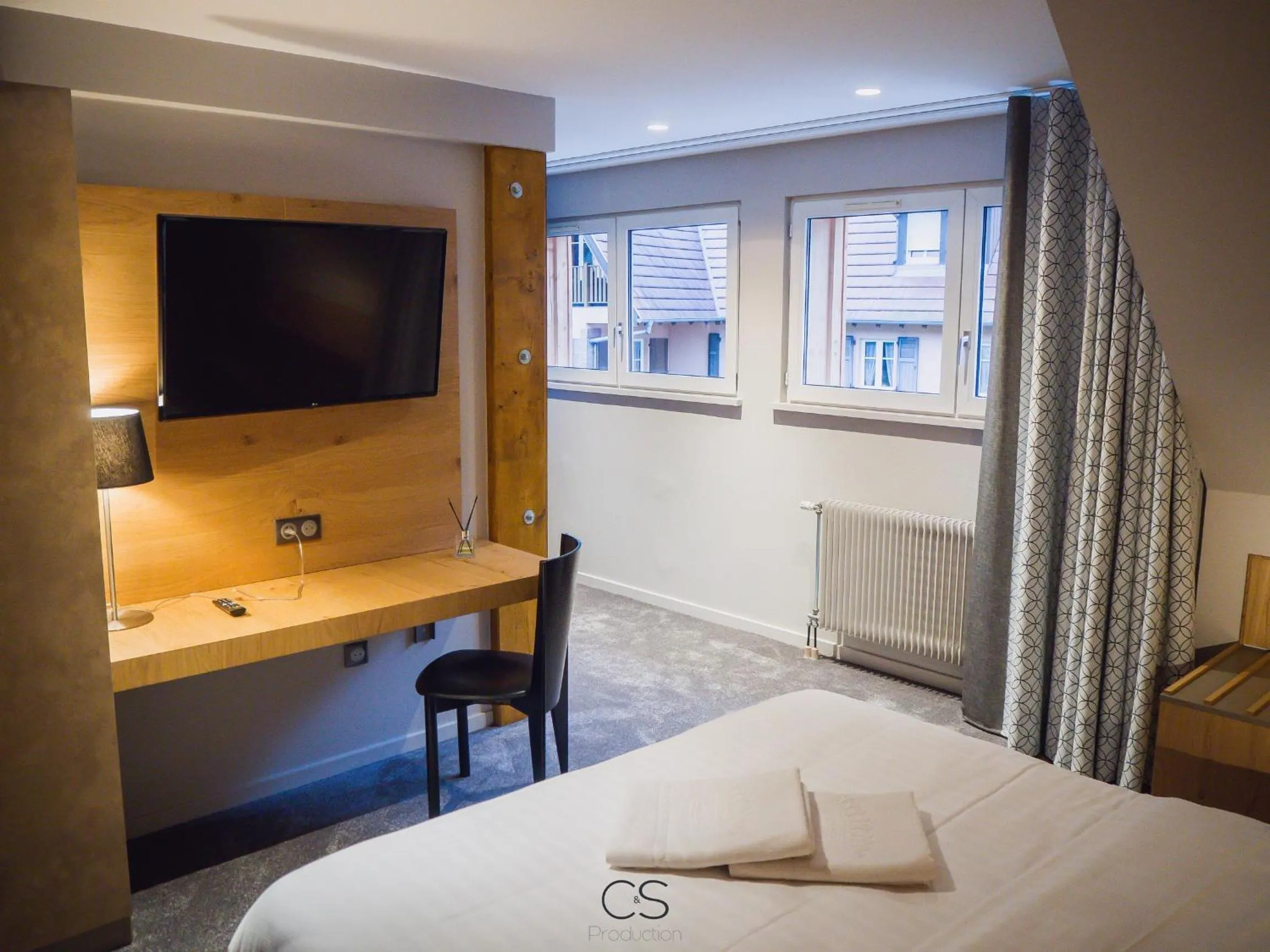 Bedroom, Bed in Hôtel Restaurant La Couronne by K