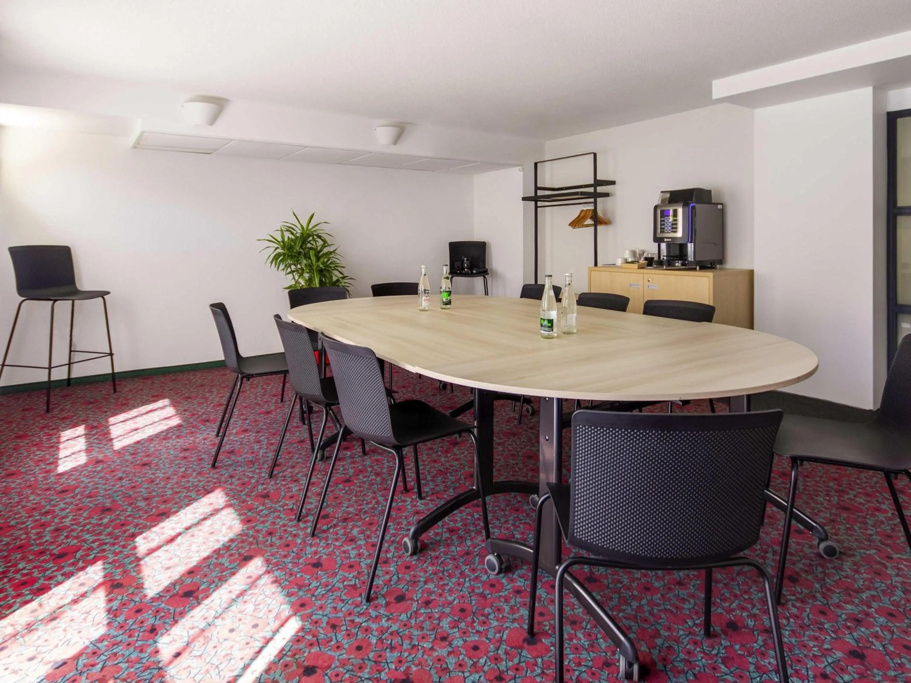 Meeting/conference room in ibis Rochefort