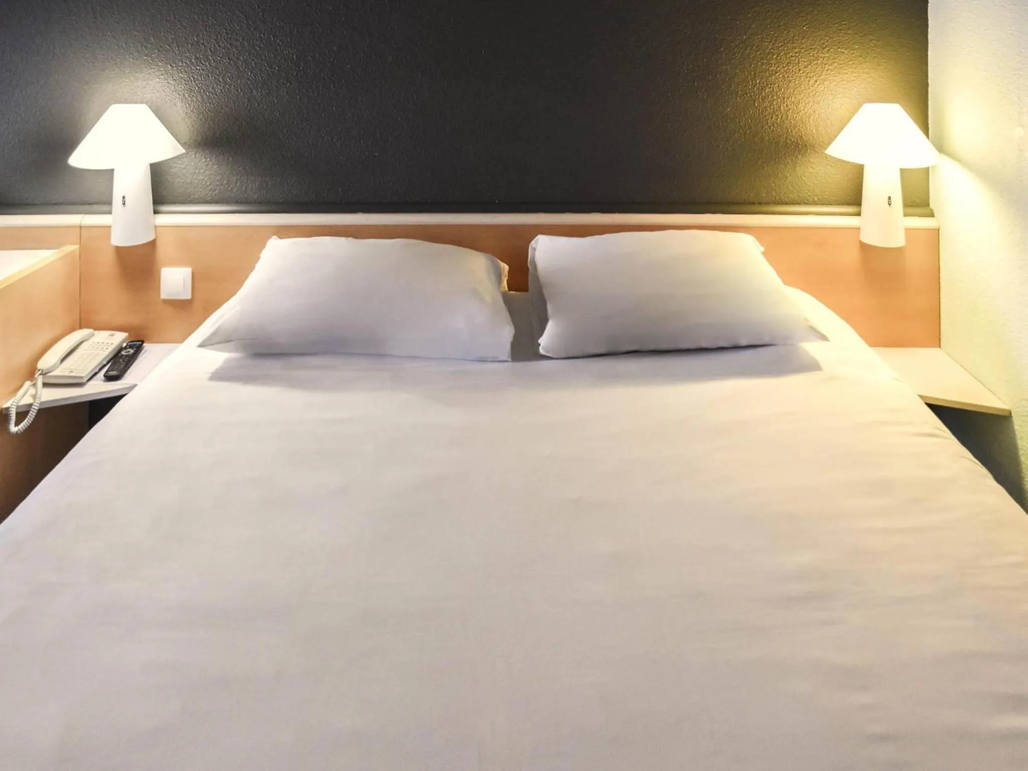 Bedroom, Bed in ibis Rochefort