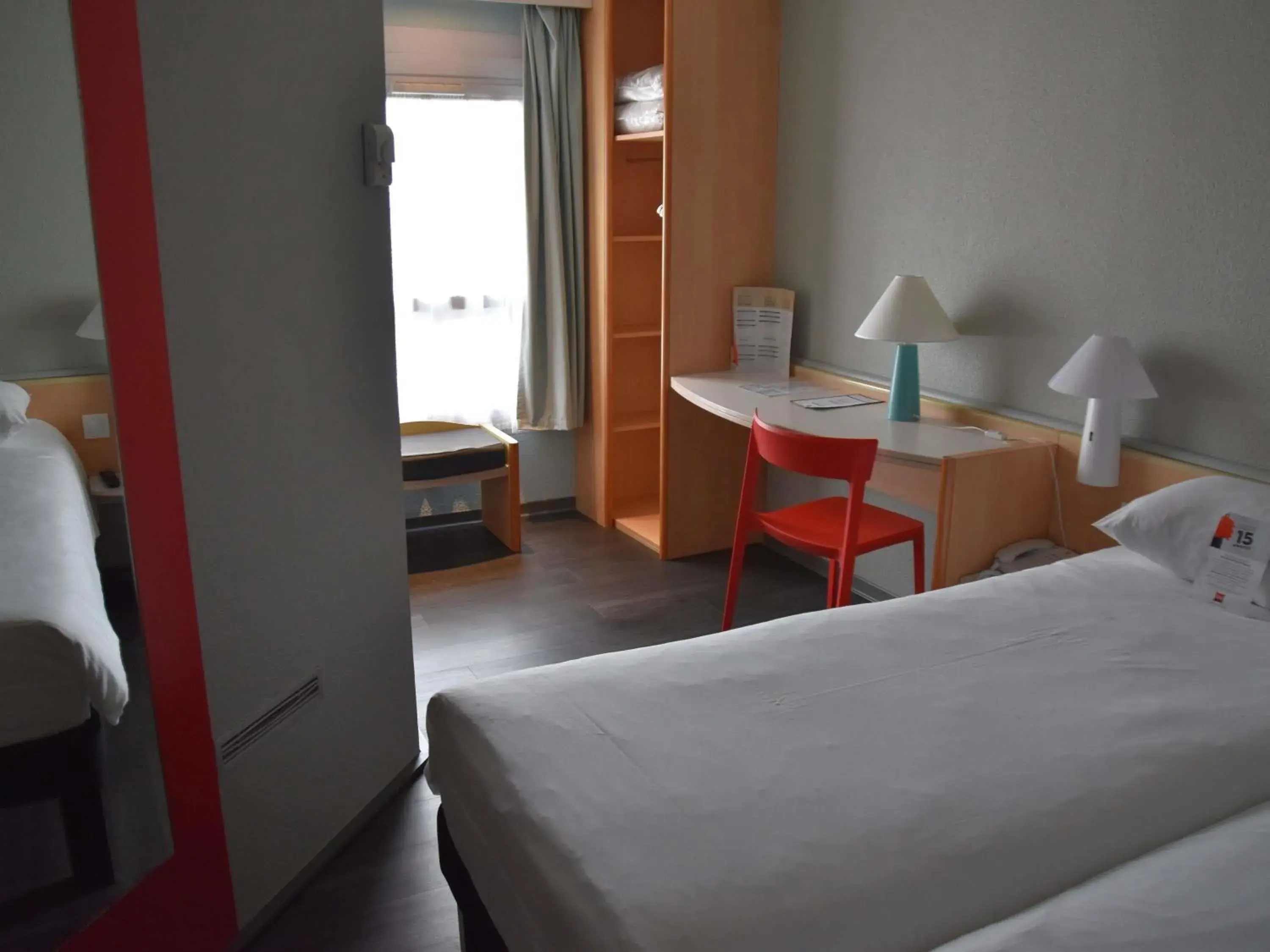 Property building, Bed in ibis Rochefort Property building, Bed in ibis Rochefort
