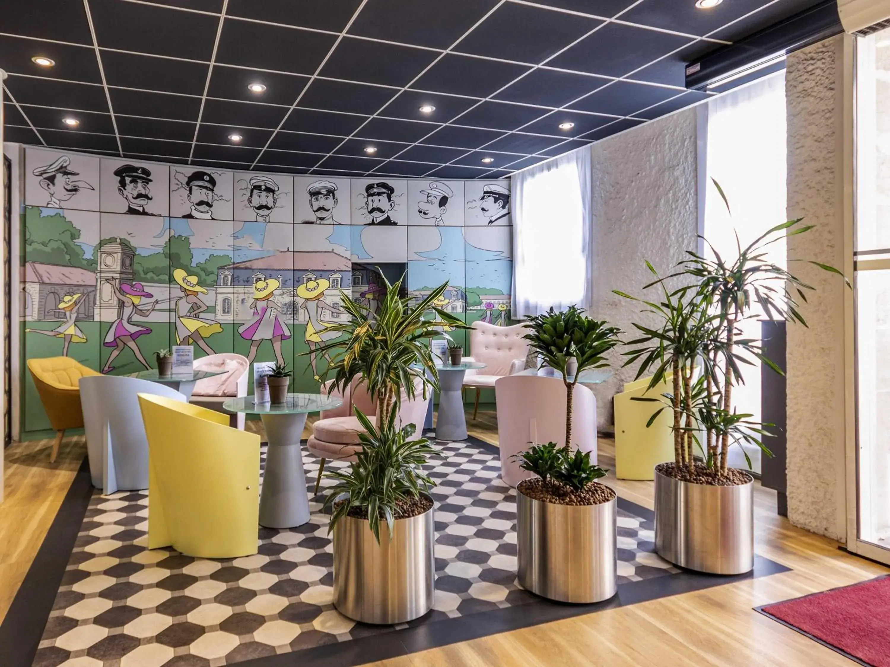 Lounge or bar in ibis Rochefort Lounge or bar in ibis Rochefort