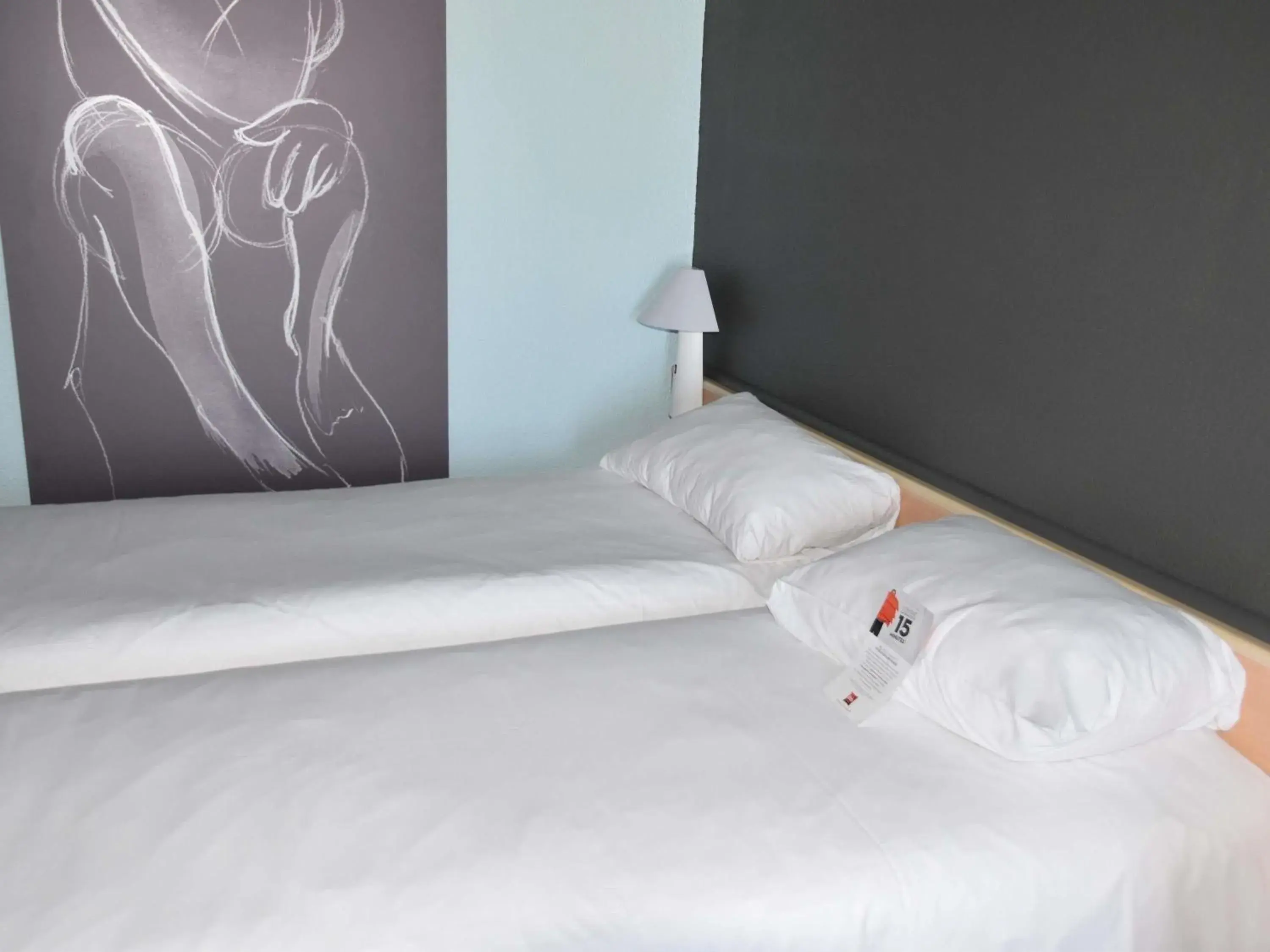 Property building, Bed in ibis Rochefort Property building, Bed in ibis Rochefort