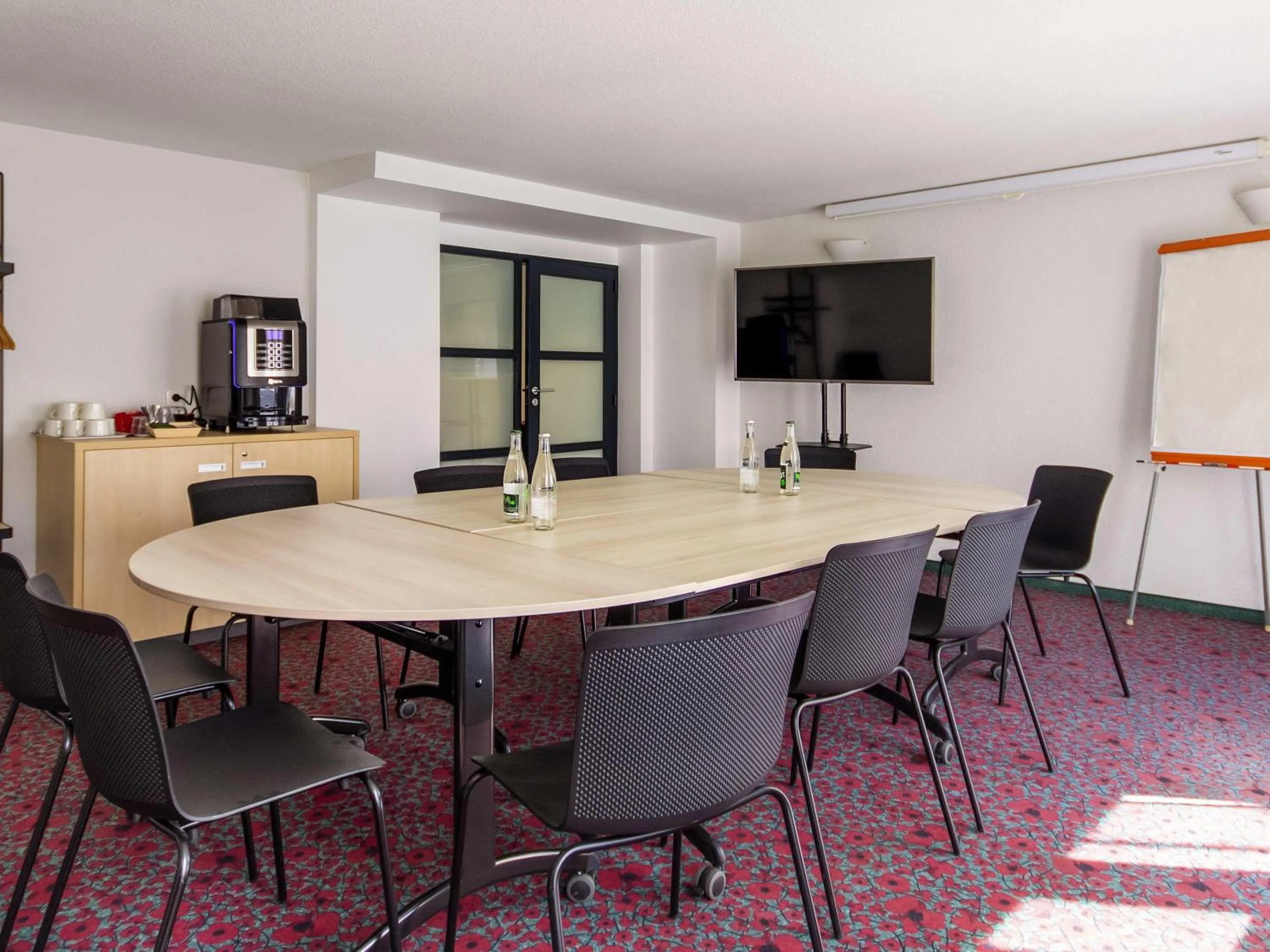 Meeting/conference room in ibis Rochefort