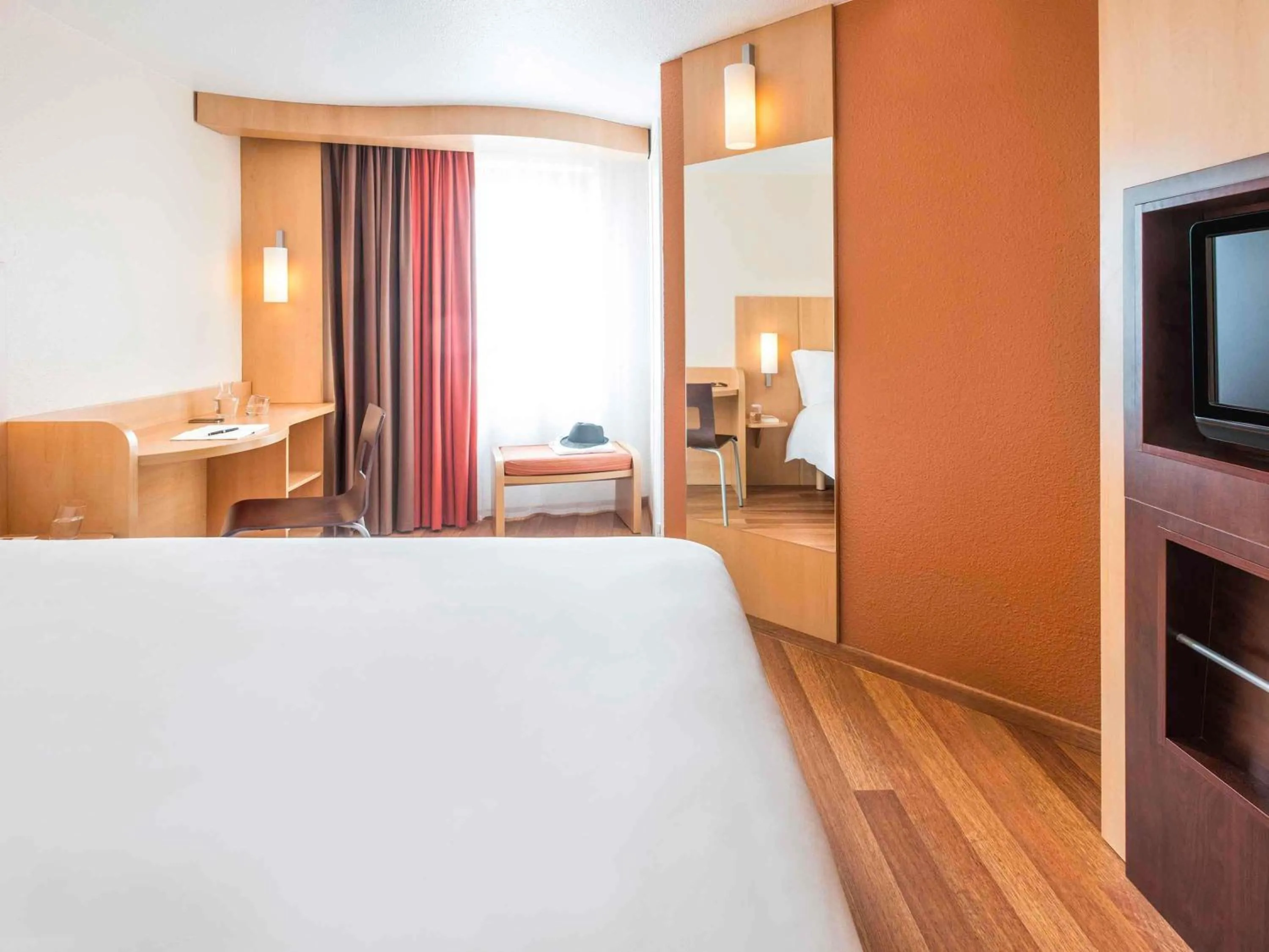 Bedroom, Bed in ibis Nantes Centre Tour Bretagne