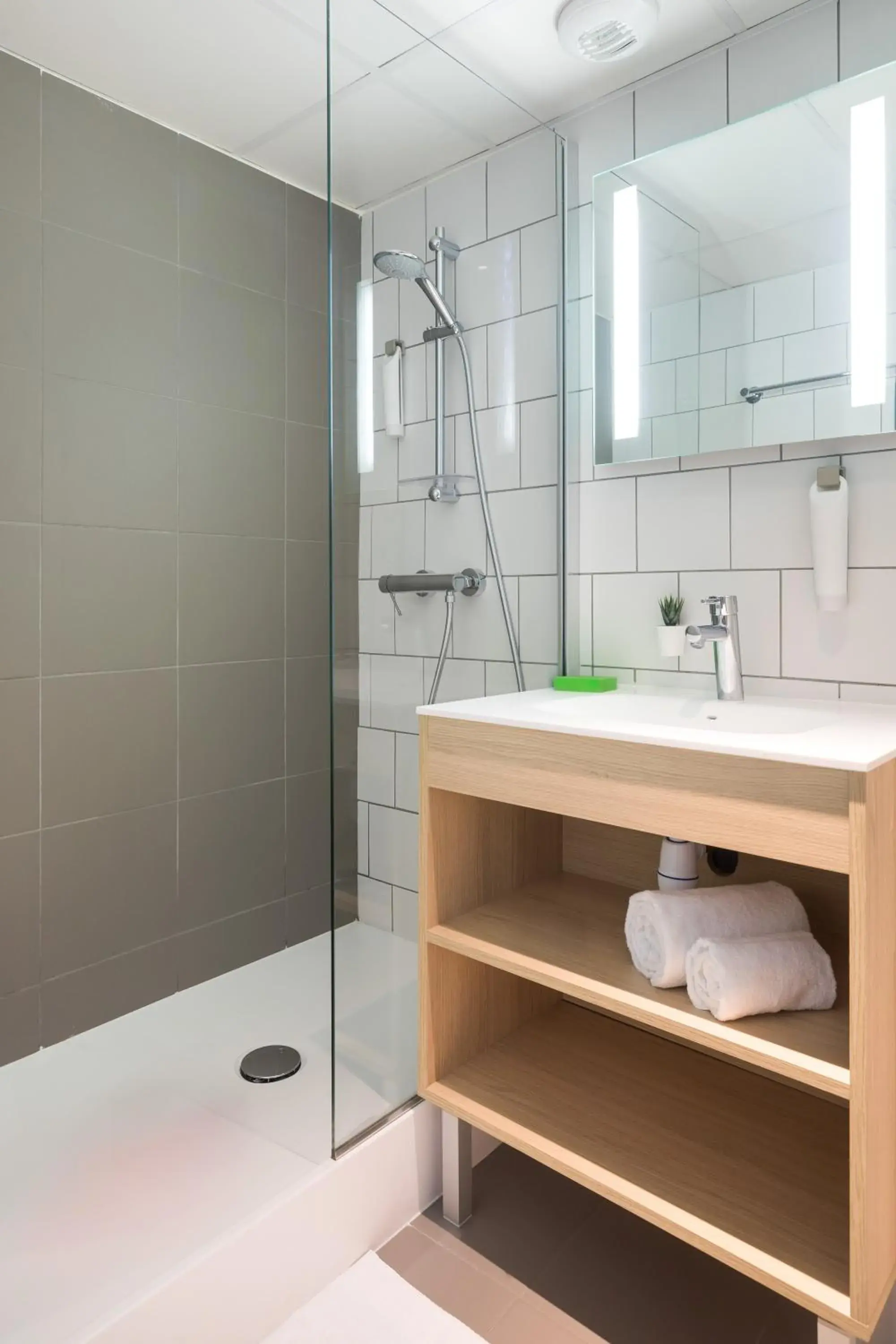 Standard Twin Room in ibis Styles Toulouse Centre Gare Standard Twin Room in ibis Styles Toulouse Centre Gare