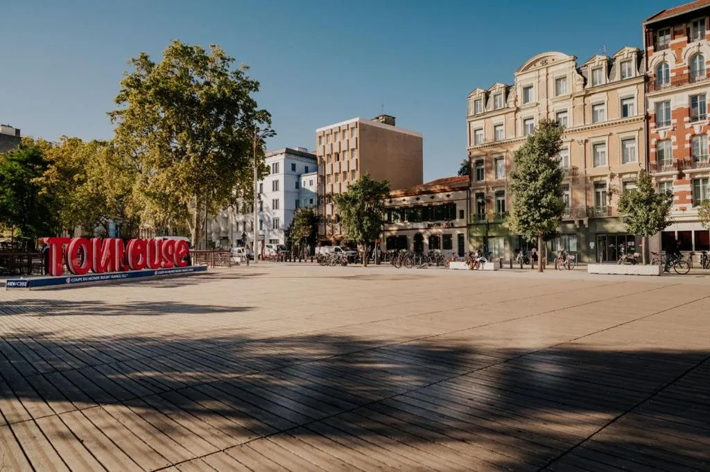 Facade/entrance in Matabi Hotel Toulouse Gare by HappyCulture