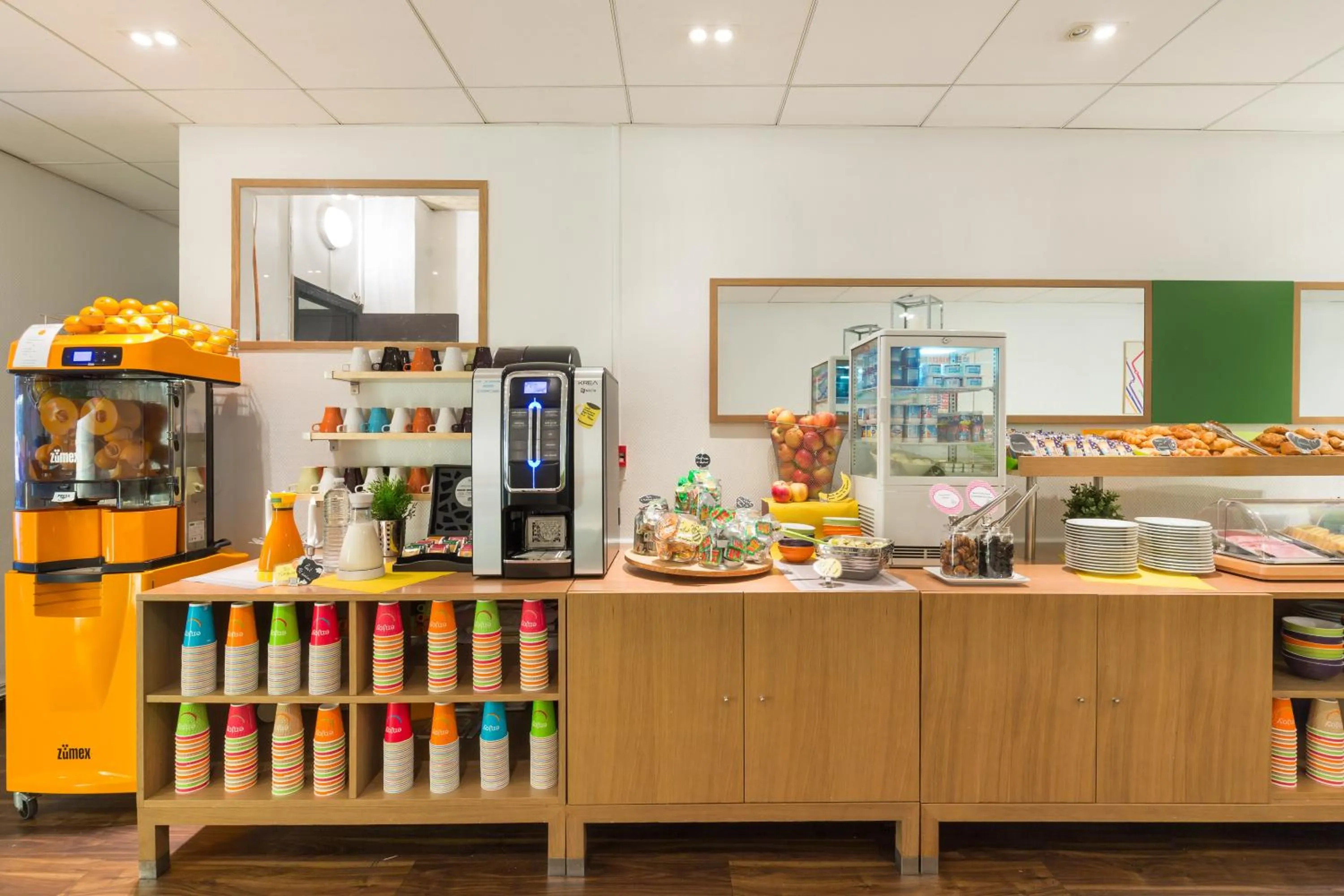 Buffet breakfast in ibis Styles Toulouse Centre Gare