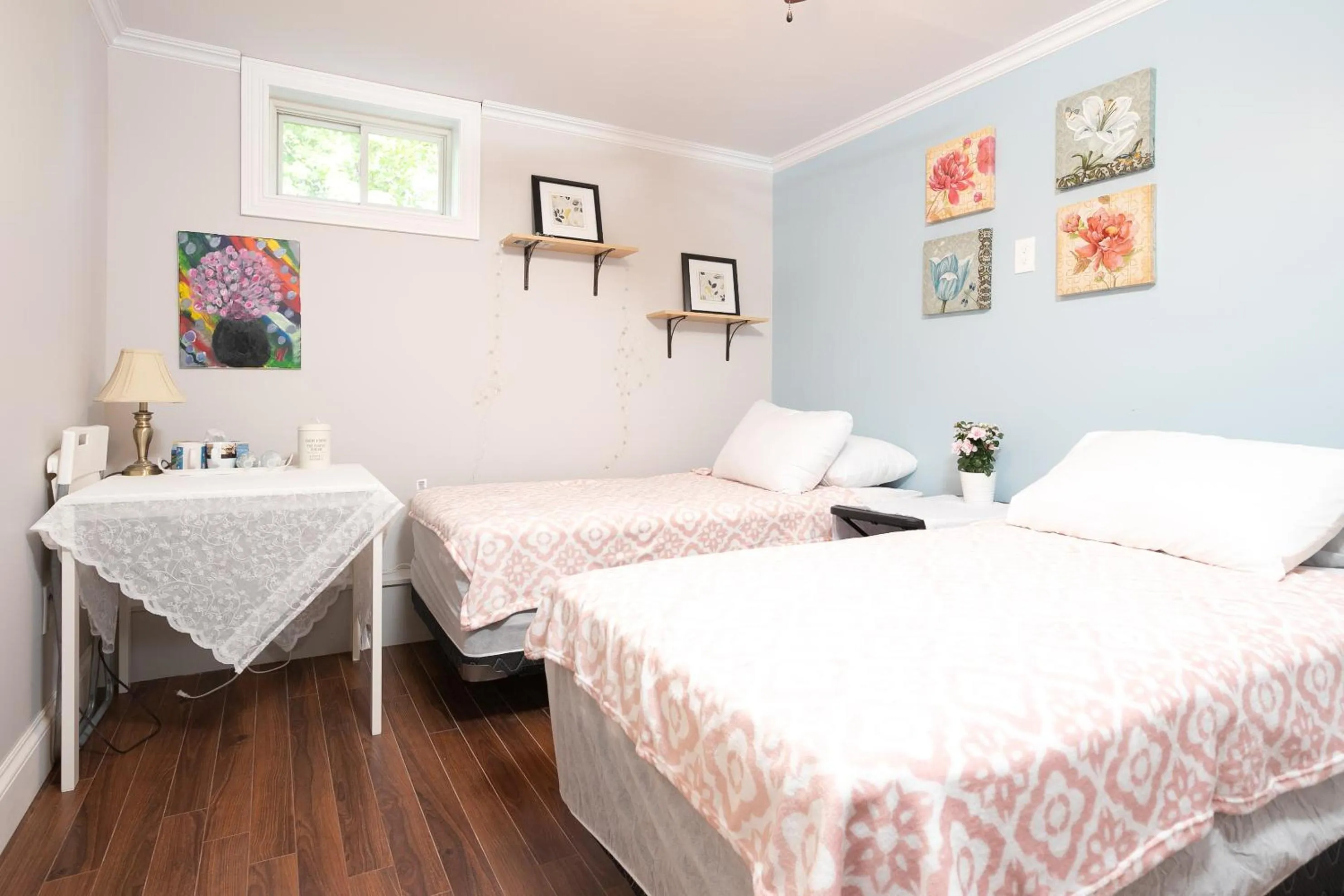 Bedroom, Bed in Lily's garden