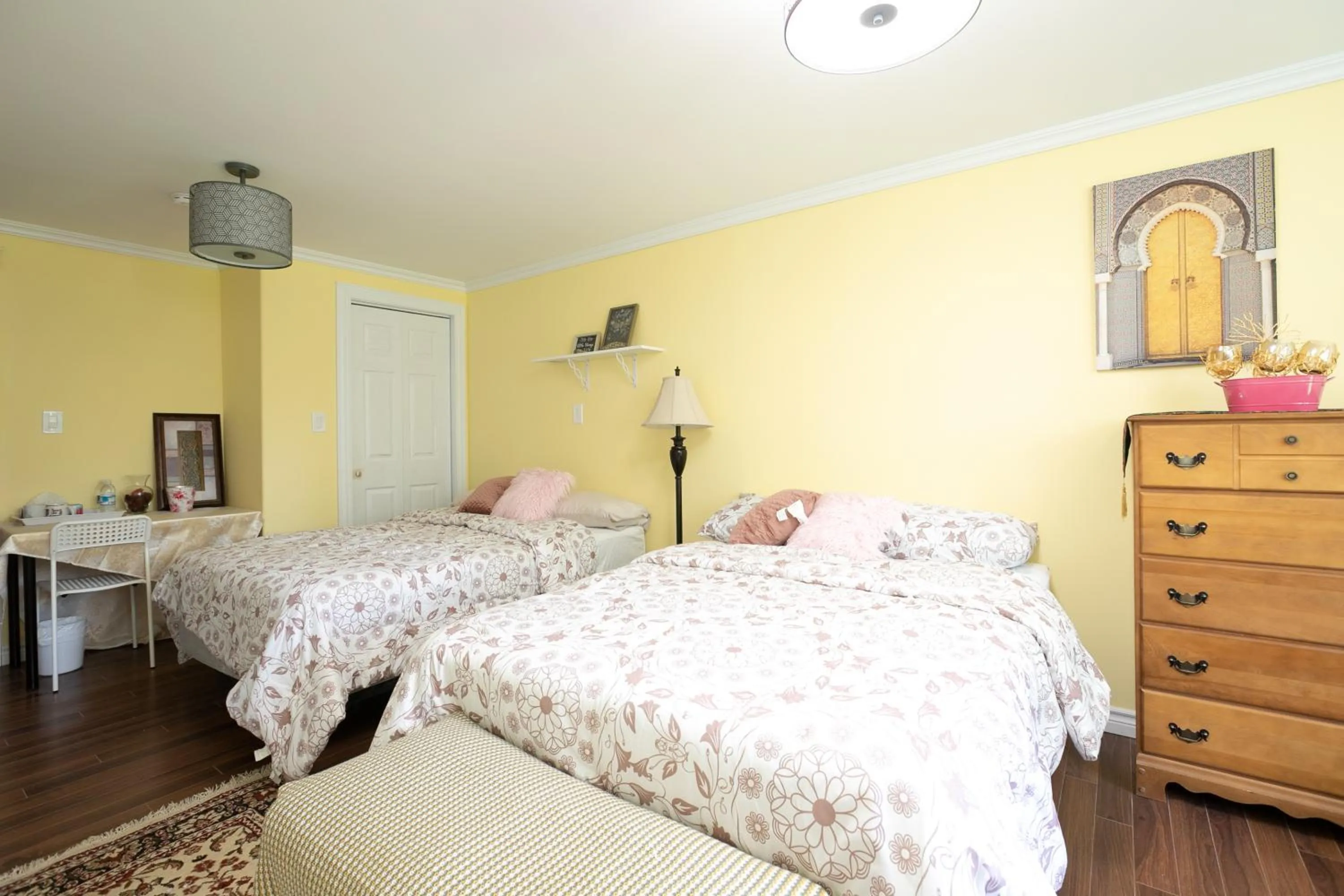 Bedroom, Bed in Lily's garden