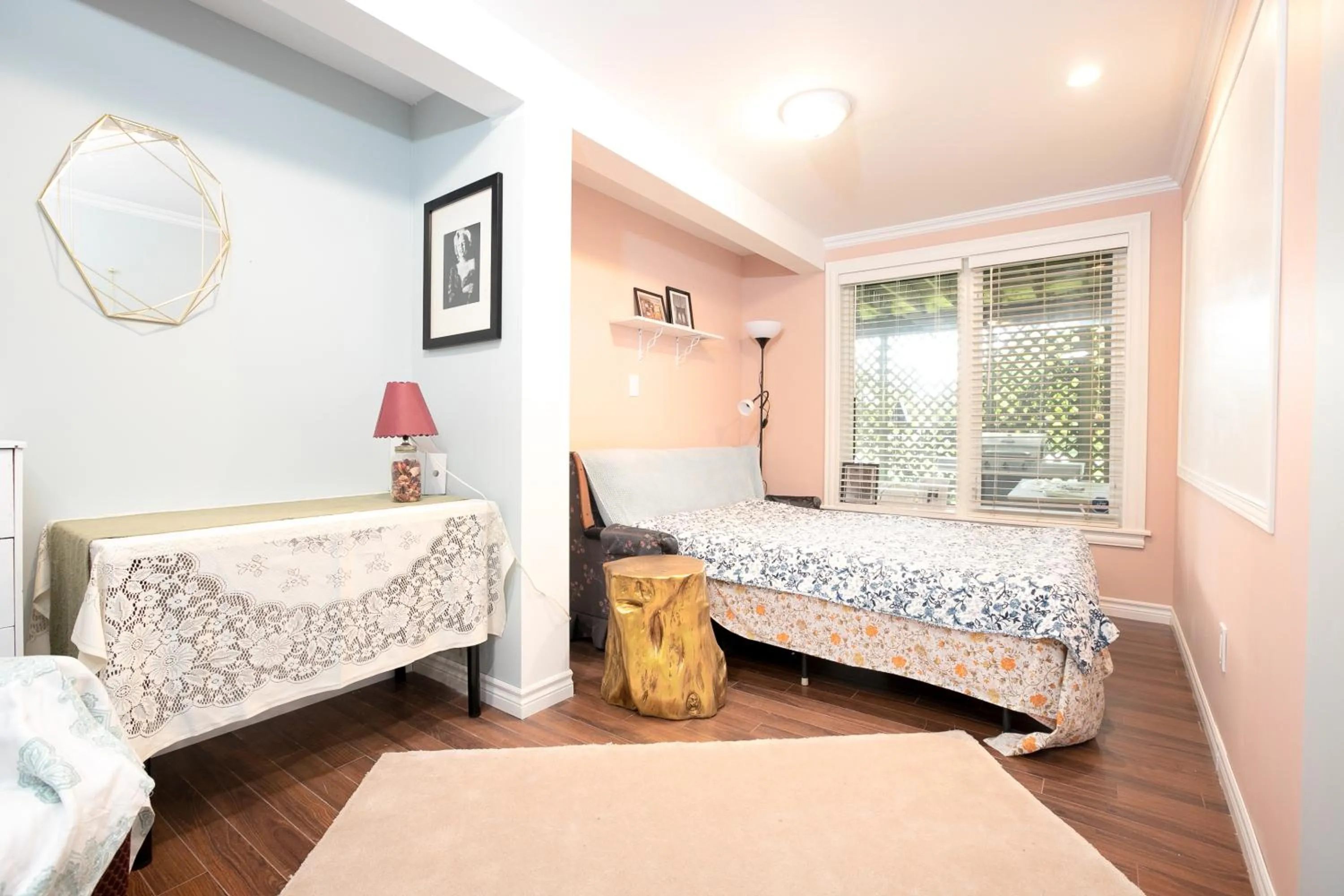 Photo of the whole room, Bed in Lily's garden