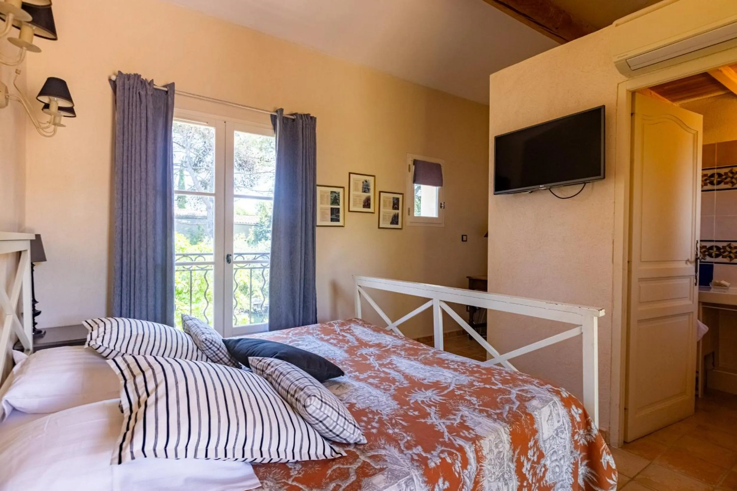 Bed in Domaine Des Escaunes