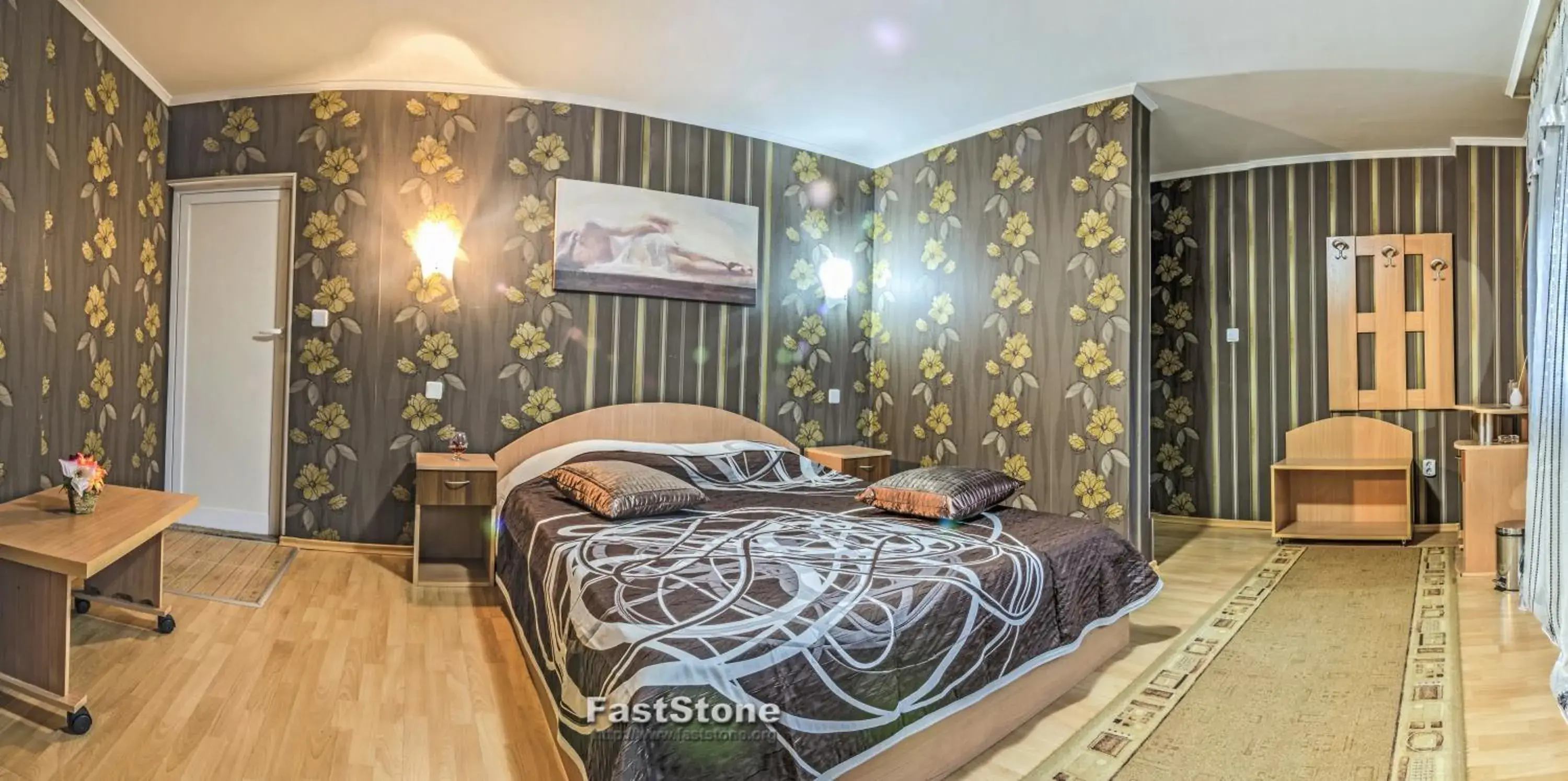 Triple Room in Discret Hotel & Restaurant Triple Room in Discret Hotel & Restaurant