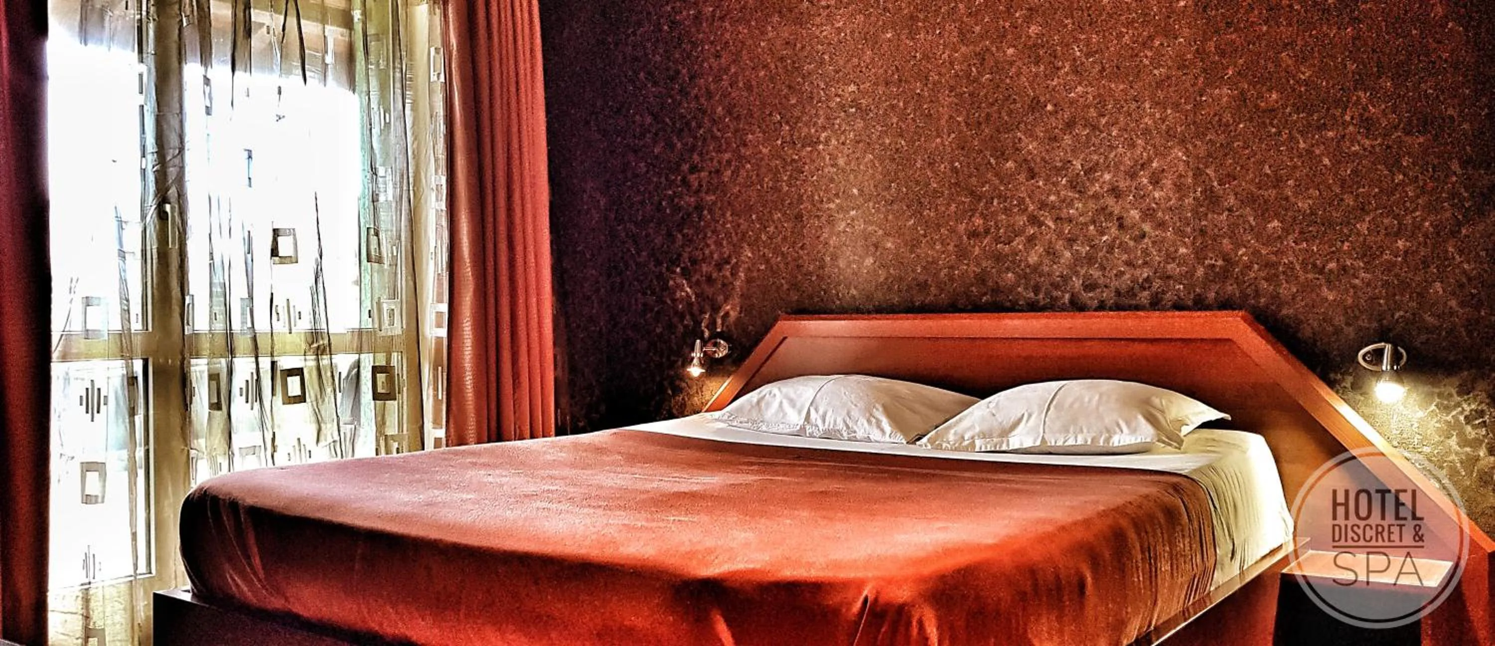 Bed in Discret Hotel & Restaurant