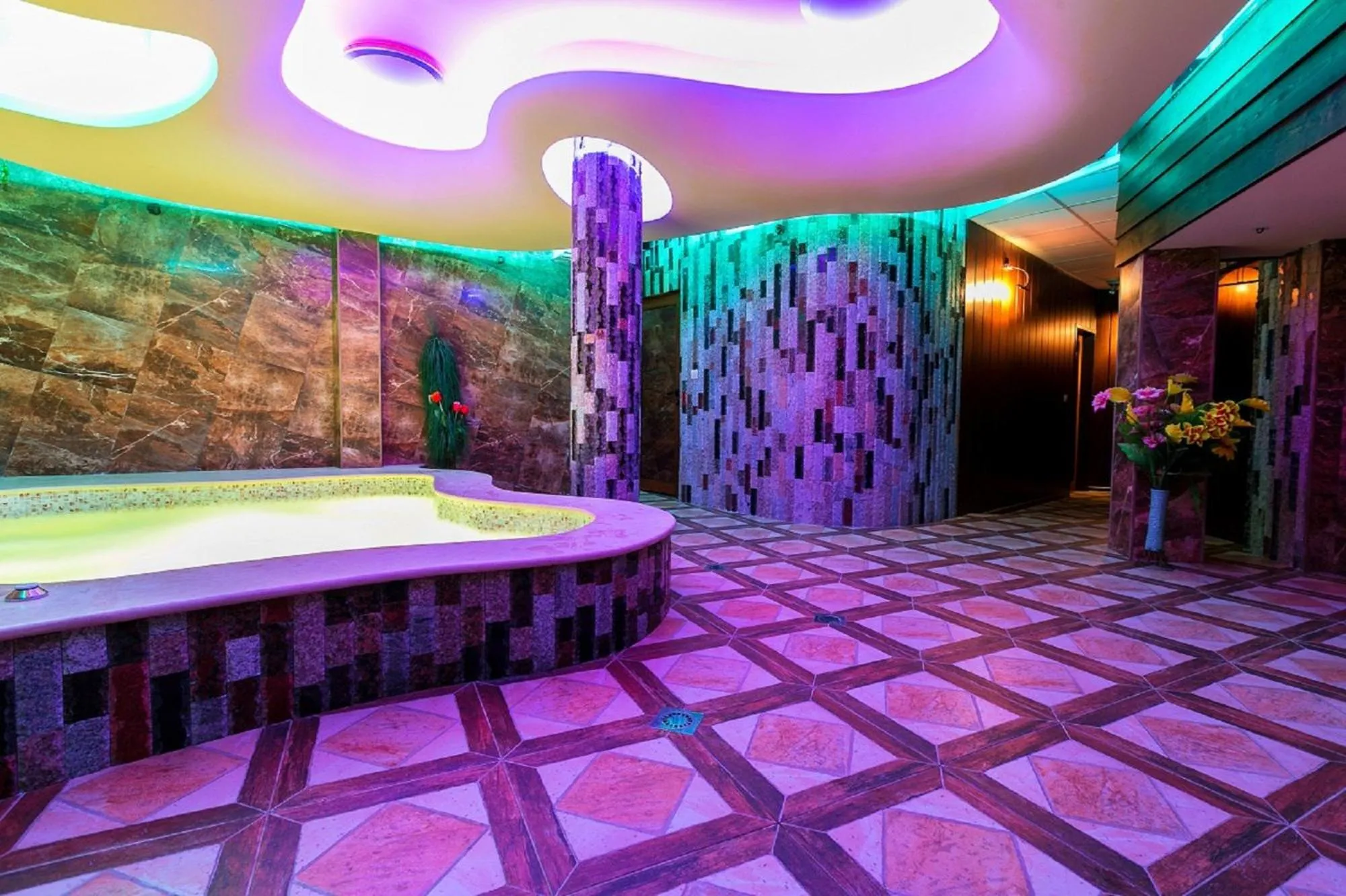 Hot Tub in Discret Hotel & Restaurant