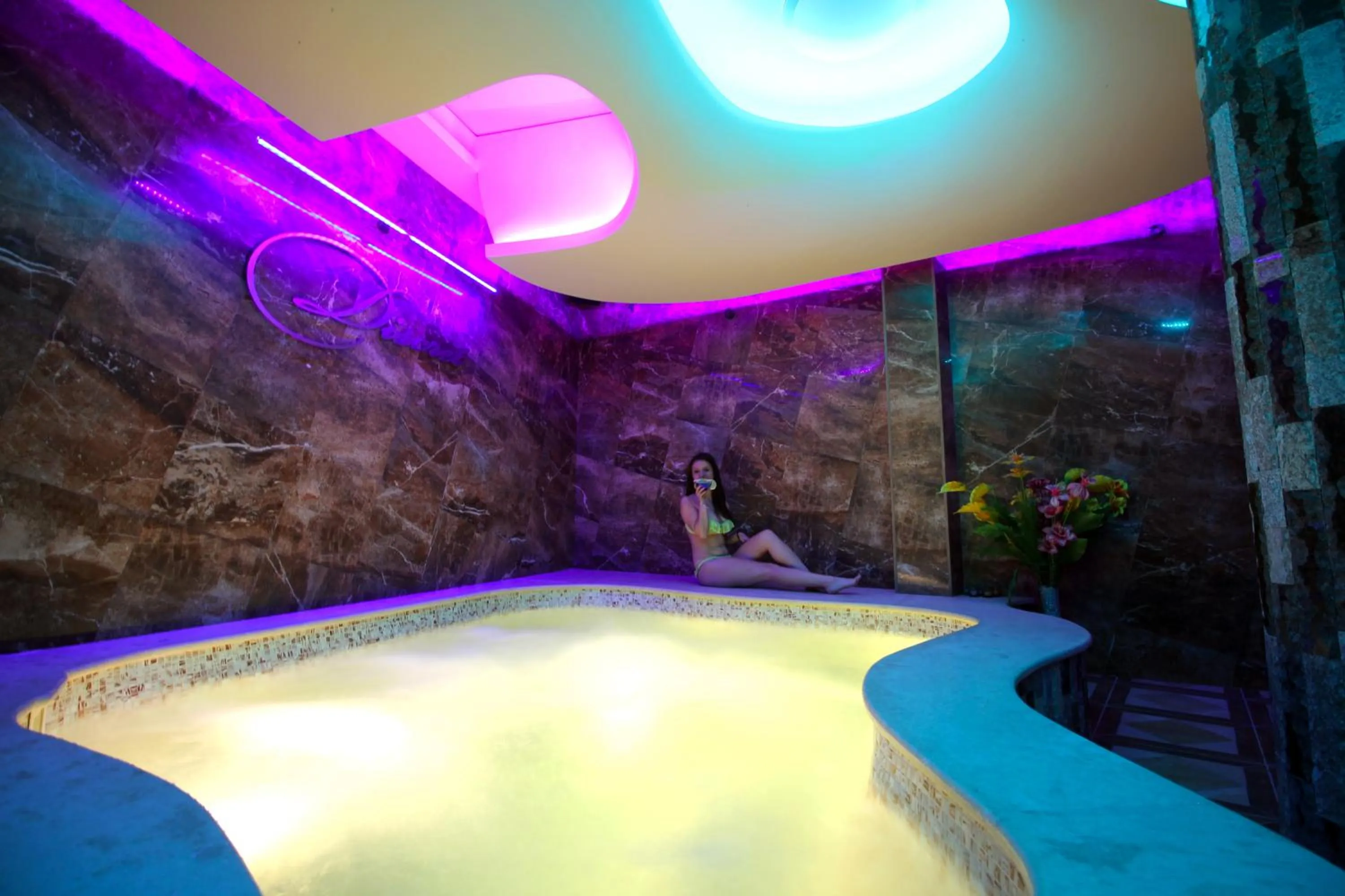 Hot Tub in Discret Hotel & Restaurant