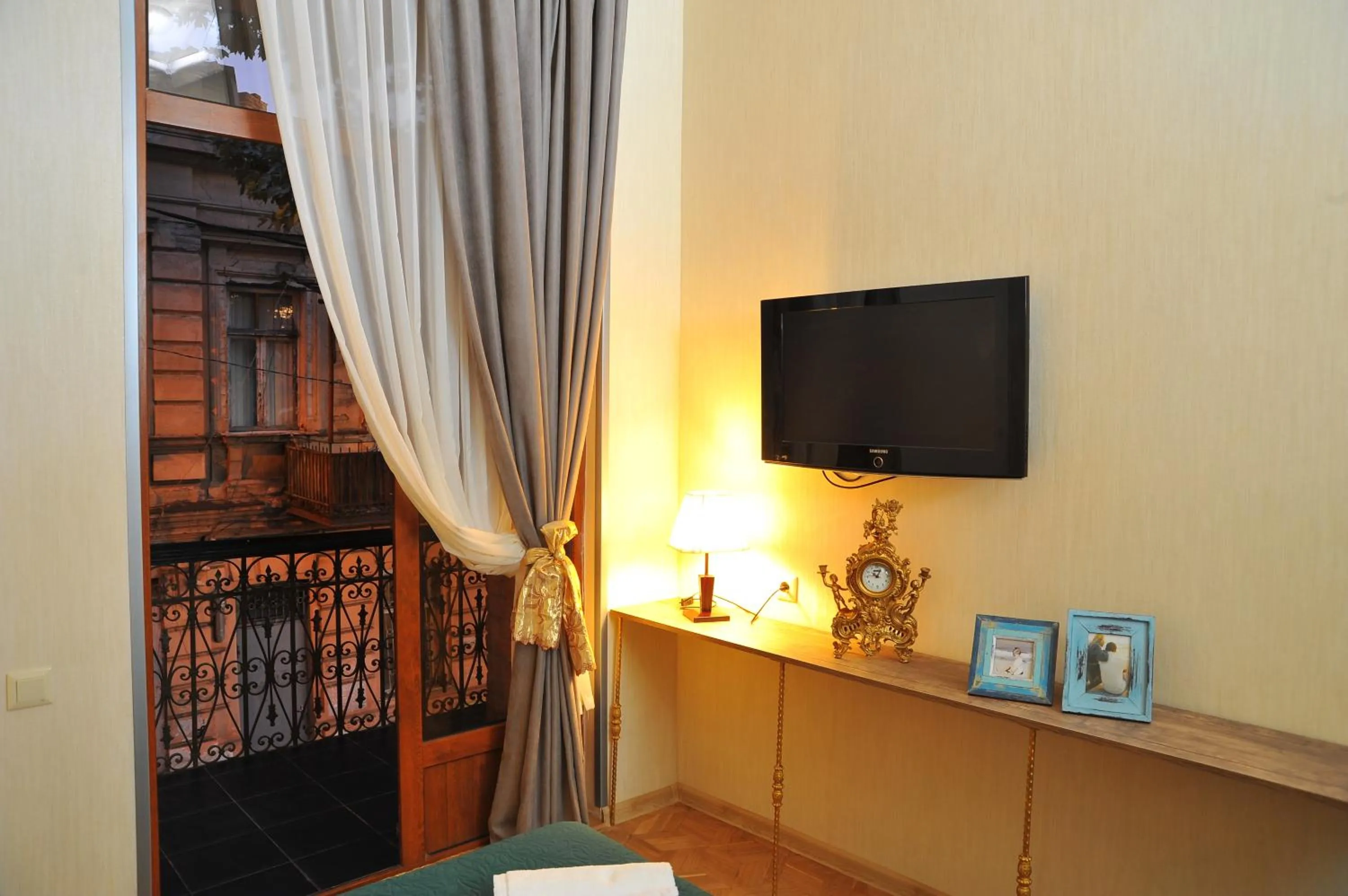 People in Brickwall Tbilisi-Tbilisi vibe