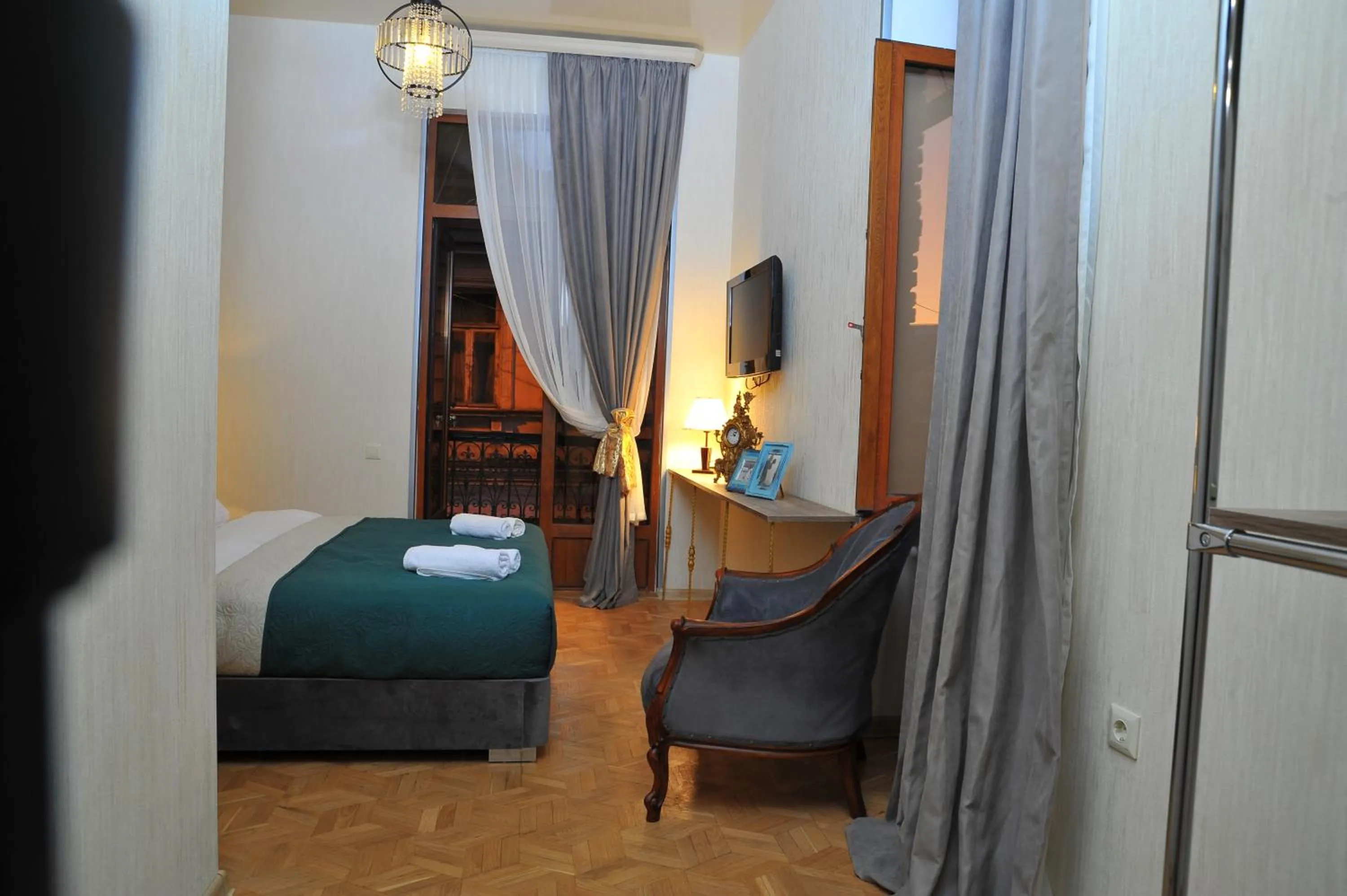 Bed in Brickwall Tbilisi-Tbilisi vibe