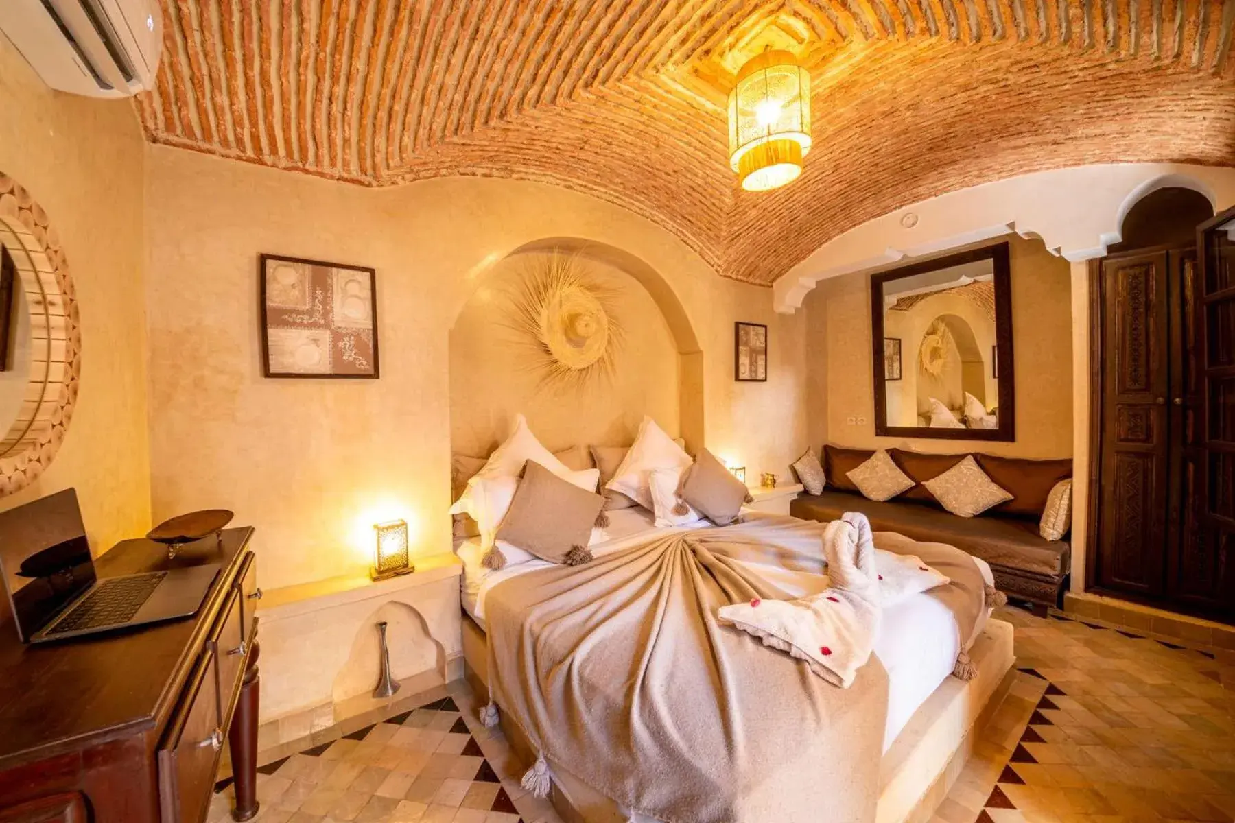 Photo of the whole room, Bed in Riad 7 Saints Photo of the whole room, Bed in Riad 7 Saints