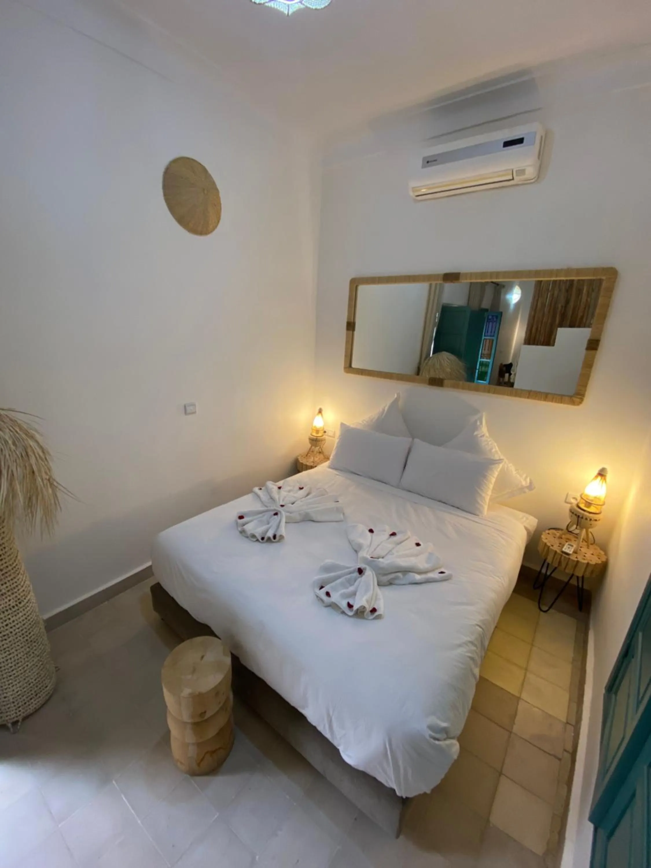 Photo of the whole room, Bed in Riad 7 Saints