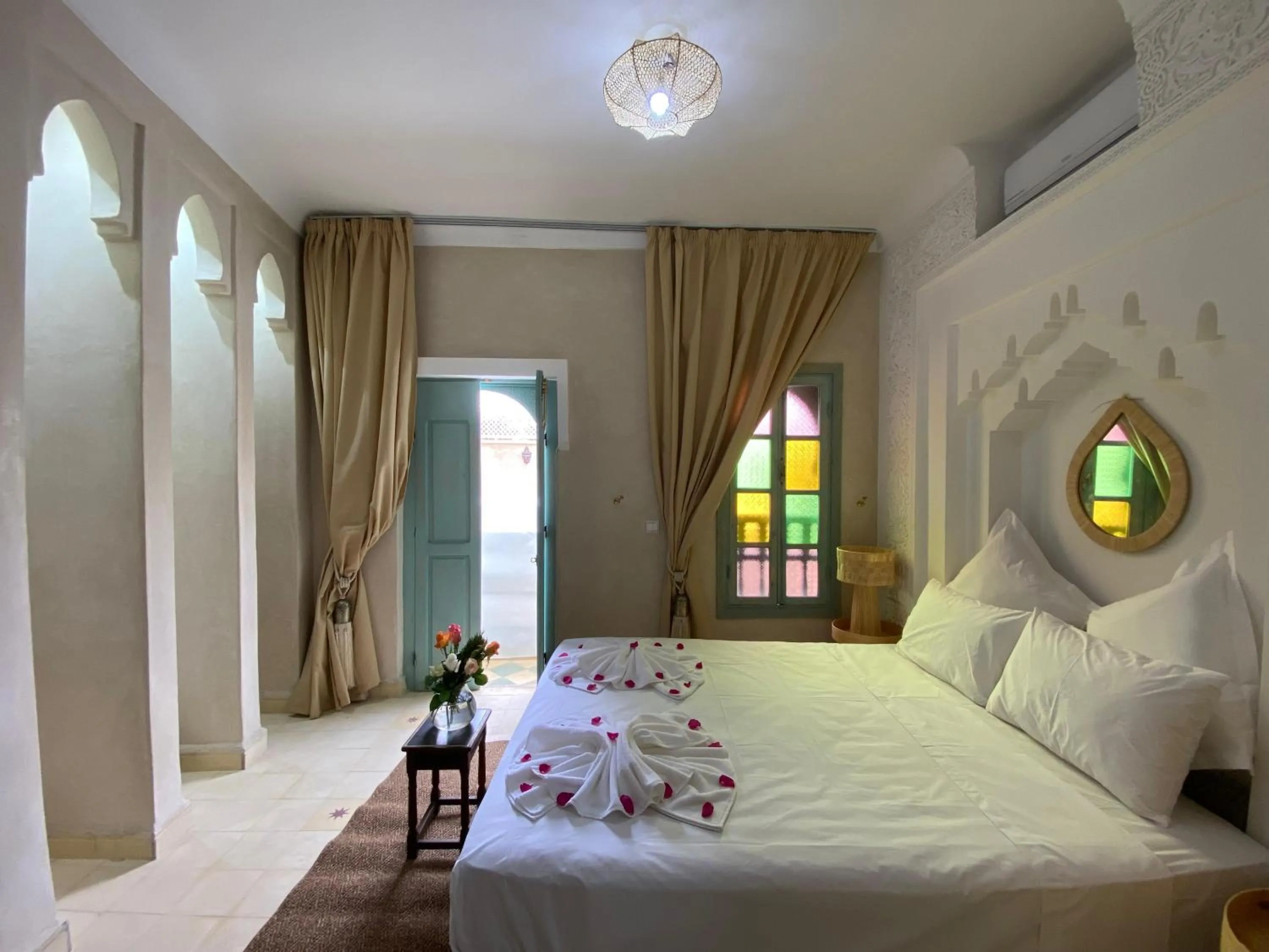 Photo of the whole room, Bed in Riad 7 Saints