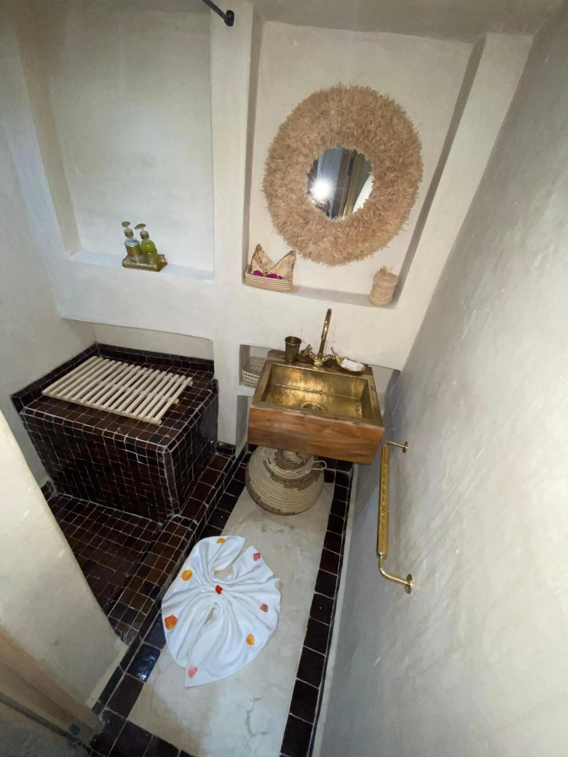 Bathroom in Riad 7 Saints