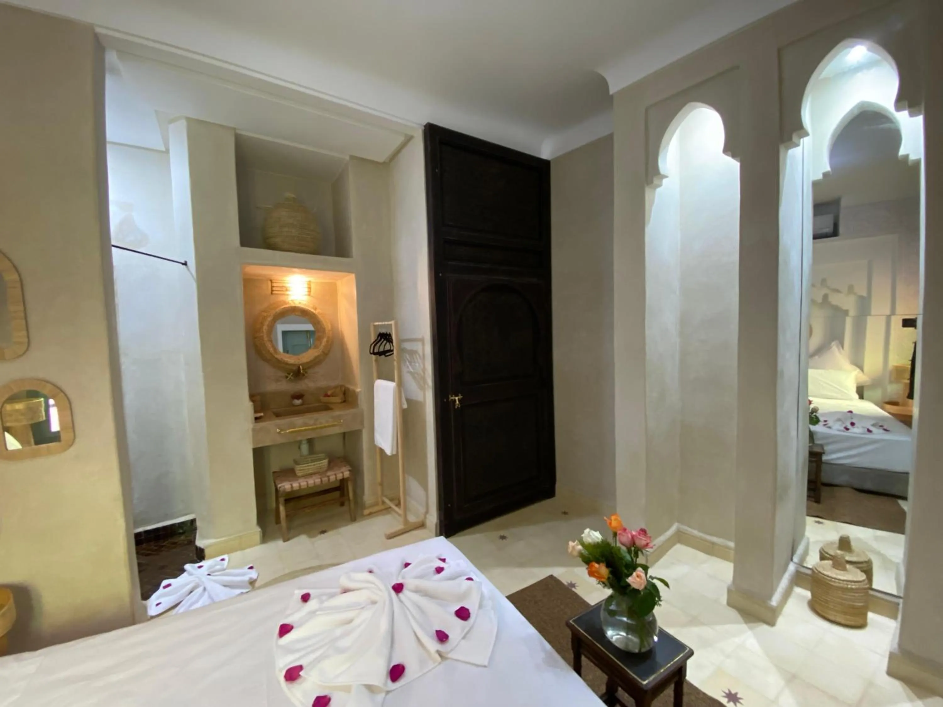 Bathroom, Bed in Riad 7 Saints